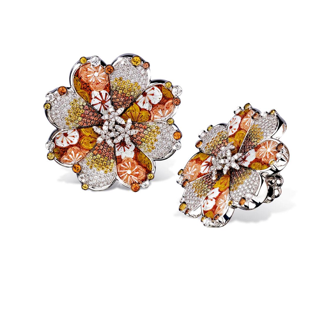 Taille brillant Boutons de manchette en or blanc, diamants blancs et saphirs, décorés à la main de micro-mosaïque en vente