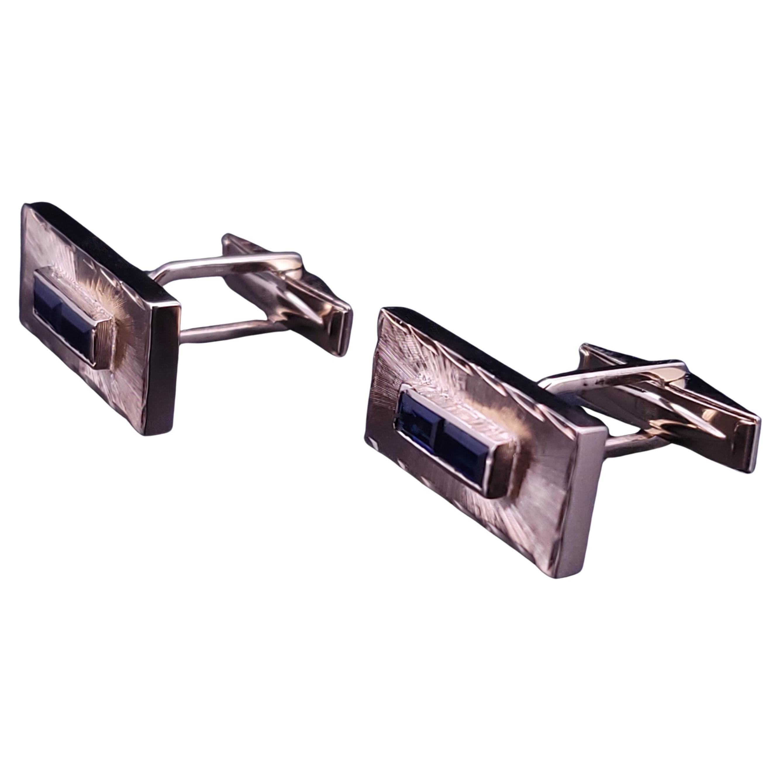 Boutons de manchette en or jaune 14K avec saphir bleu foncé