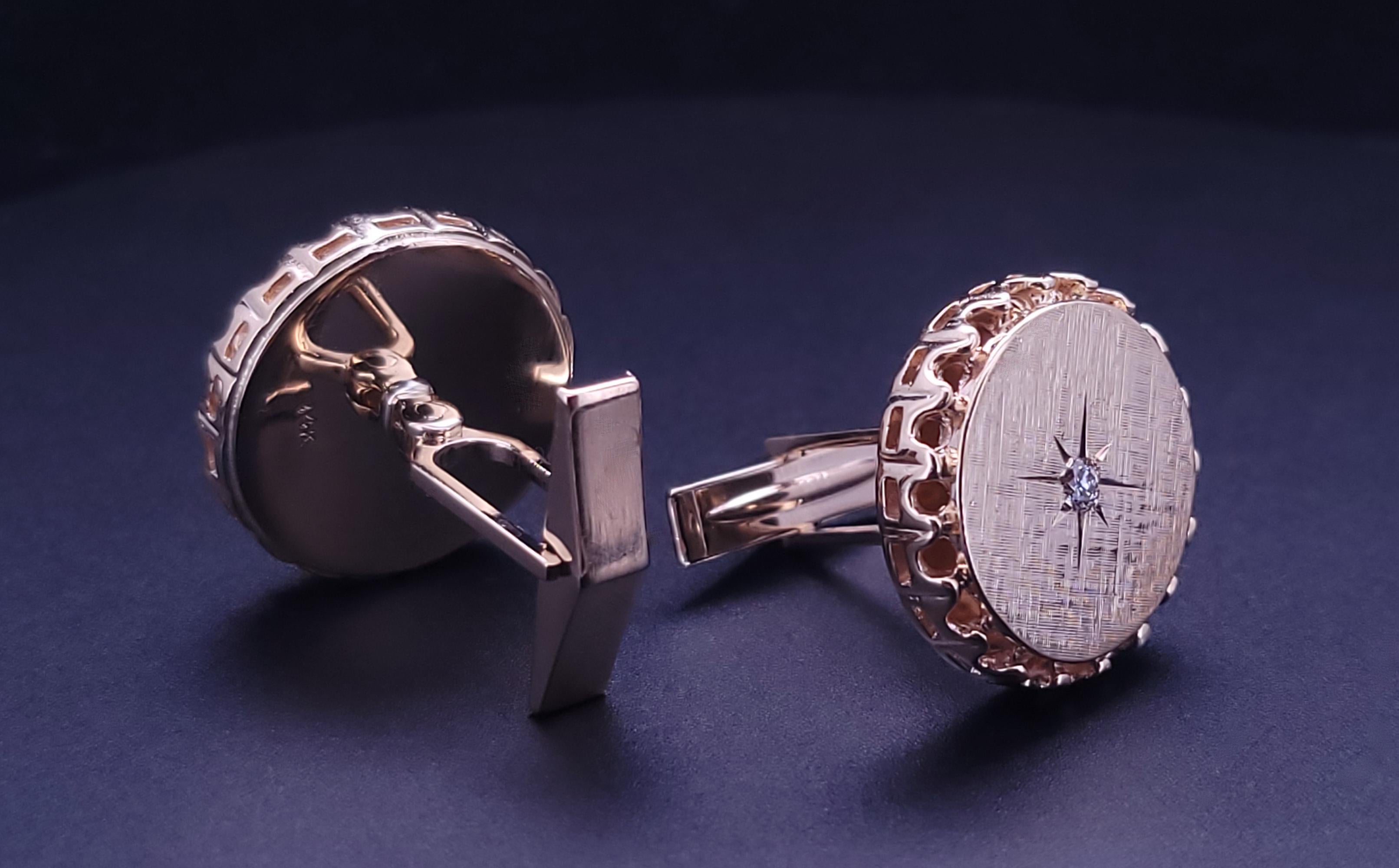 Boutons de manchette Unbranded
Matériau : Or jaune 14K
Condit : Pré-usagé

Diamant : 0,18ctw
Clarté : VS2
Couleur : E

Boutons de manchette Dimension :
Longueur : 20,1 mm
Largeur : 20,1 mm
Épaisseur : 4,8 mm
Poids : 17,5 mm

Livré avec une boîte