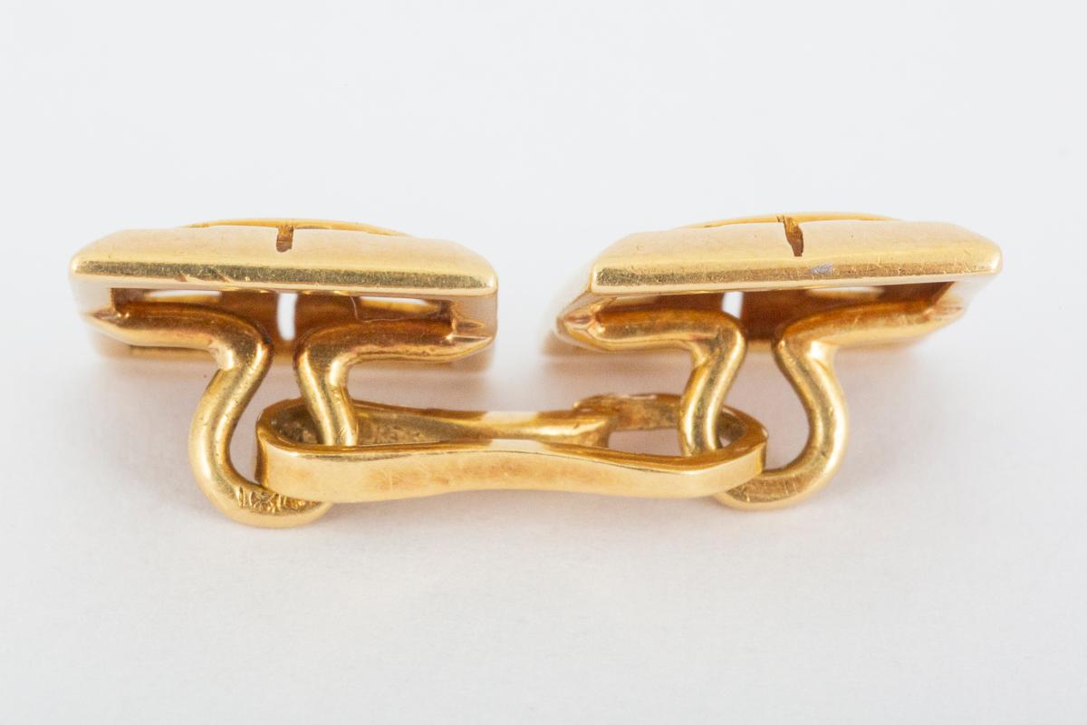 Men's Cufflinks 18 Carat Gold in an Openwork Rectangular Design, English circa 1930 For Sale