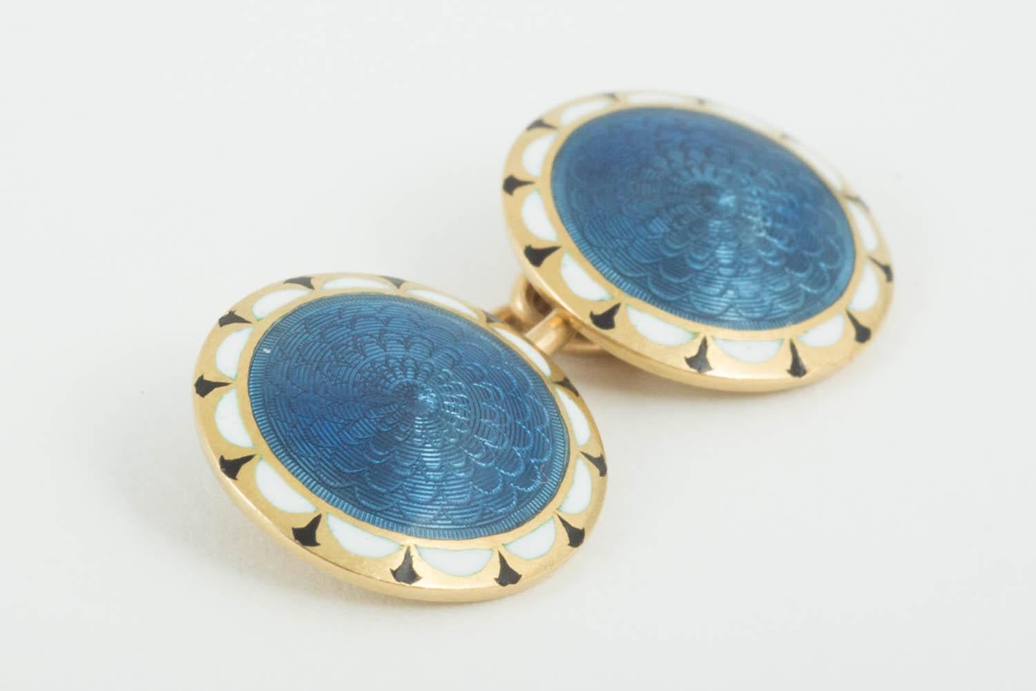 Edwardian Cufflinks 18 Carat Gold with Blue, Black and White Enamel, English, circa 1910 For Sale