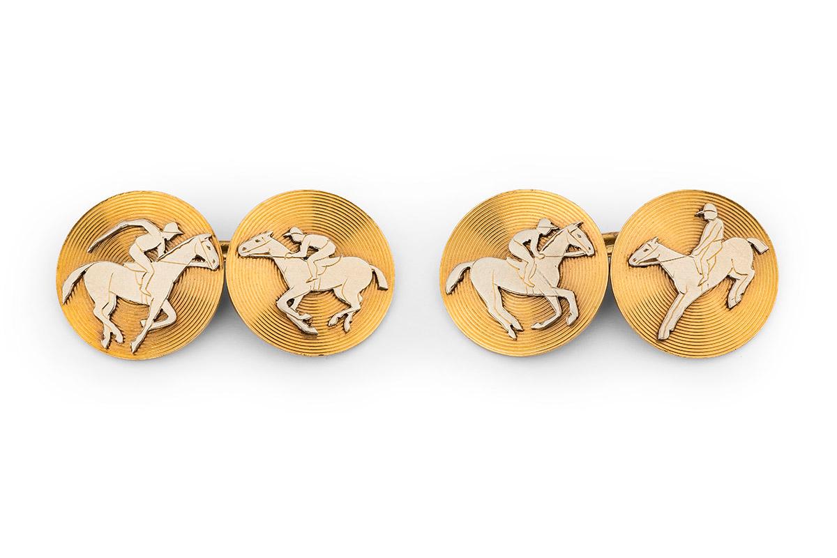 Antique double sided cufflinks of jockeys on racehorses. Circular in shape with concentric circles and a central motif of a racehorse in platinum on an 18karat gold background.
Measures 14mm across and 11grms. in weight.
Antique piece (over 100
