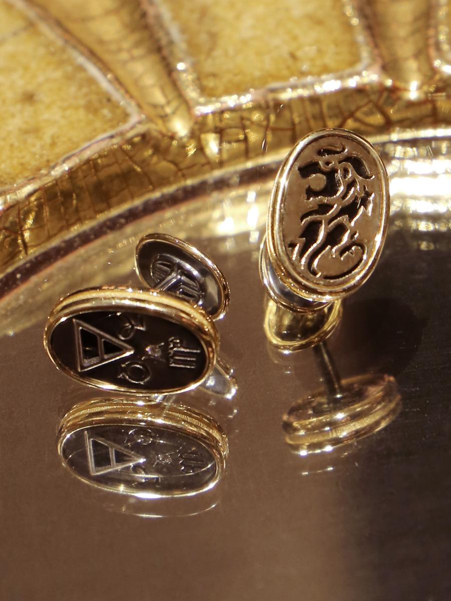 Neoclassical Cufflinks 4 Elements Earth in 18k Yellow Gold by Elie Top For Sale