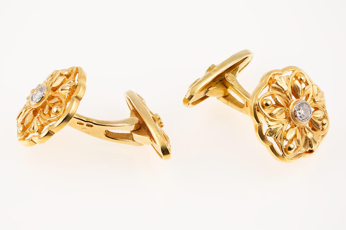 Art Nouveau Cufflinks 18 Karat Gold Floral Openwork with Central Diamond, French circa 1890 For Sale