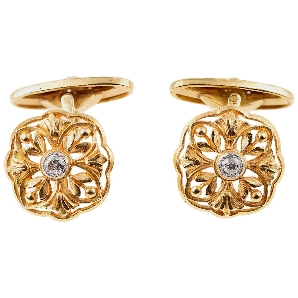 Cufflinks 18 Karat Gold Floral Openwork with Central Diamond, French circa 1890 For Sale