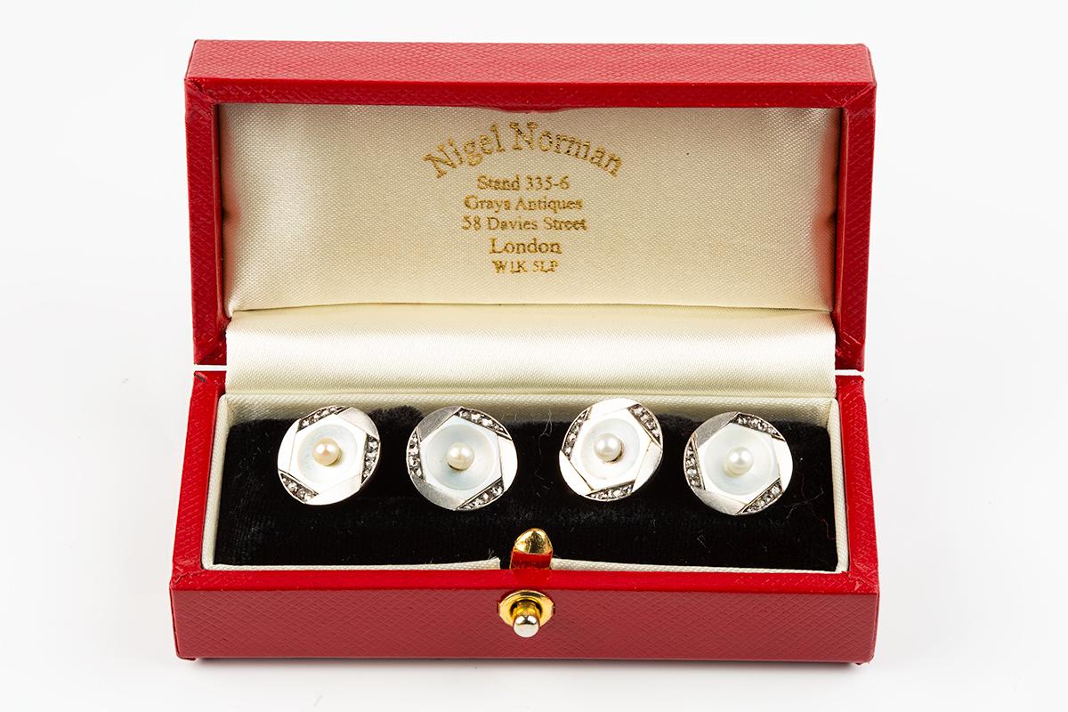 Cufflinks in 14 Karat Gold, with Diamonds & Mother of Pearl, Austrian circa 1900 In Good Condition For Sale In London, GB