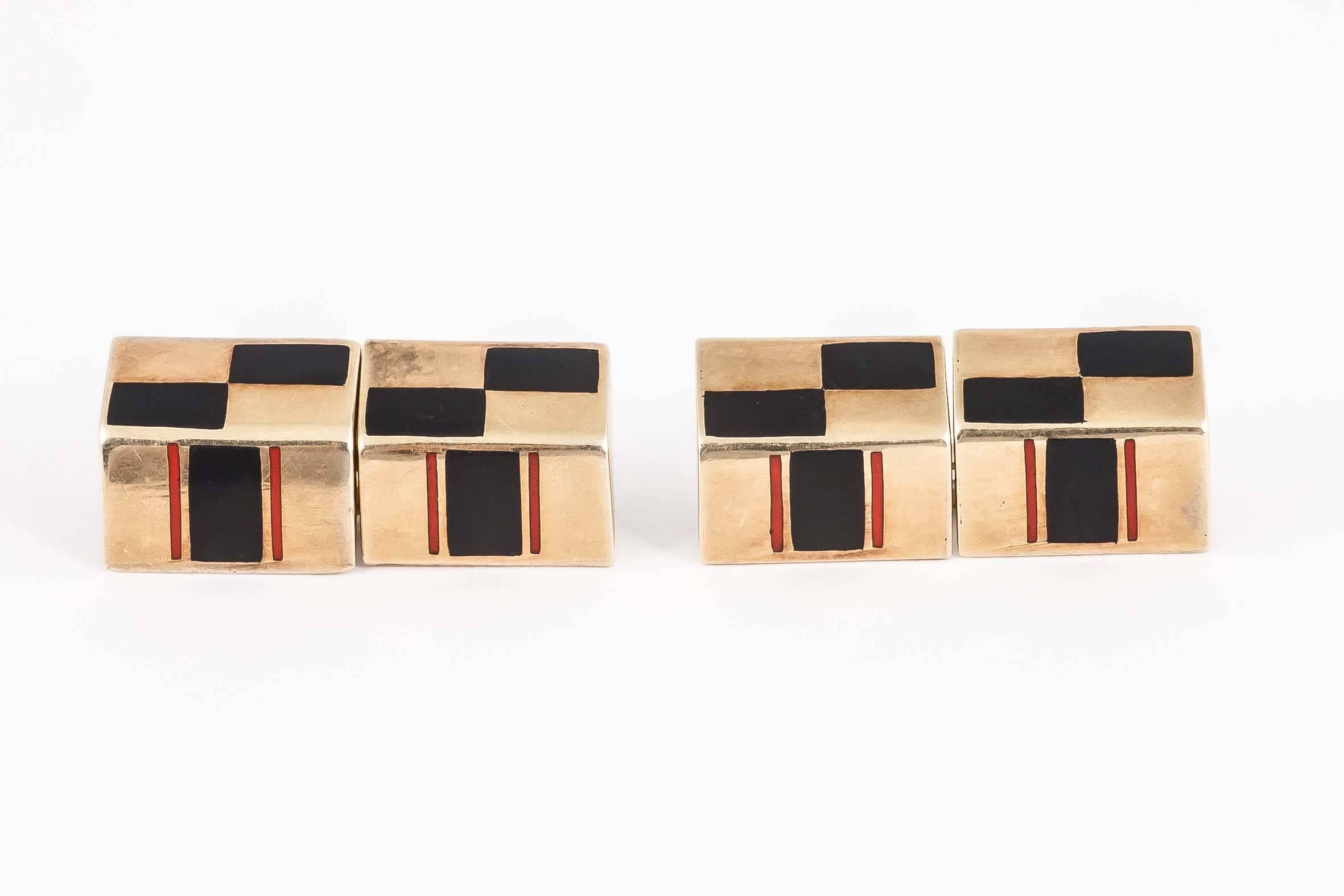 A 1930's vintage pair of unusual cuboid-shaped, Art Deco double sided cufflinks in 14 karat yellow gold decorated in black enamel with red enamel lines.
Measures 12mm in width x 14mm in height.
20th century, Austrian circa 1930.

Stock no. 1595