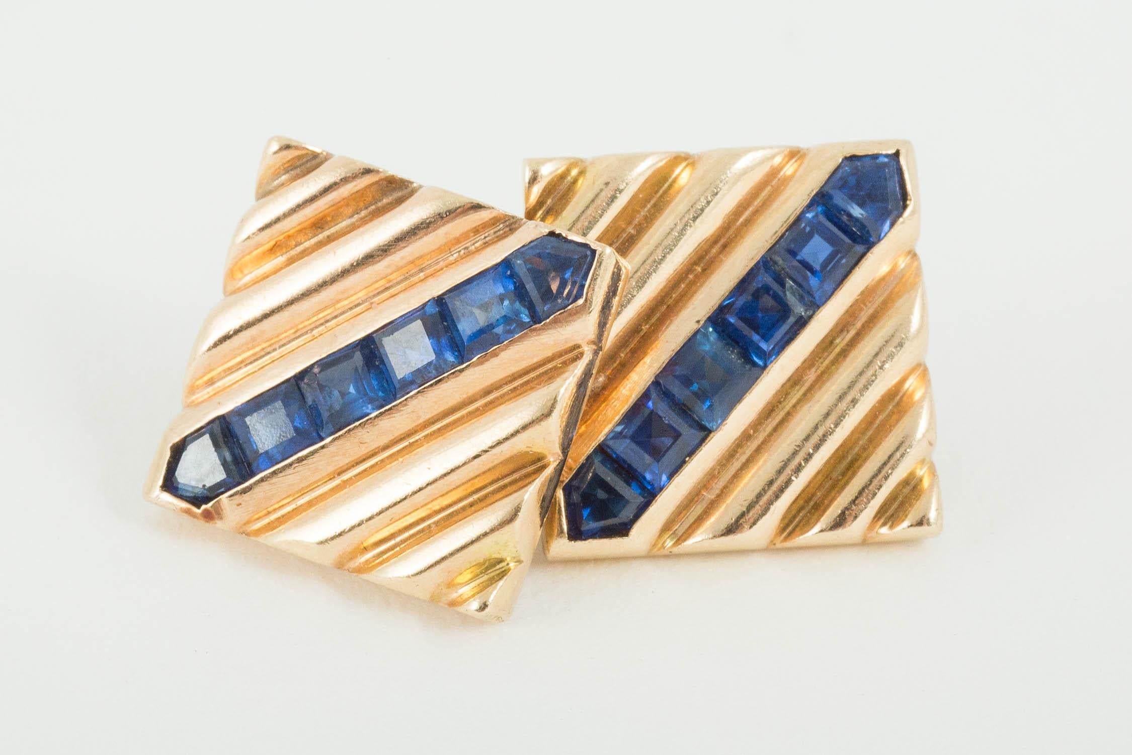 Art Deco 14 Karat Gold Cufflinks, Diagonal Ribbed Design with Sapphires, USA circa 1950 For Sale