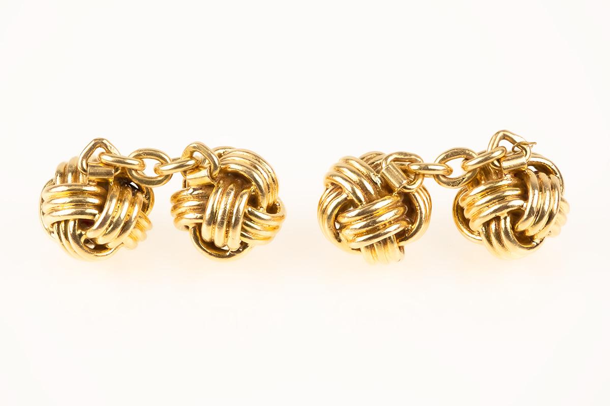 A heavy and solid pair of double sided 18 karat yellow gold cufflinks of woven knots with chain connections. French marks with eagles head. 
Measures 11 mm across. 
1950's Vintage piece.
20th century, French circa 1950.

Stock no. 1868