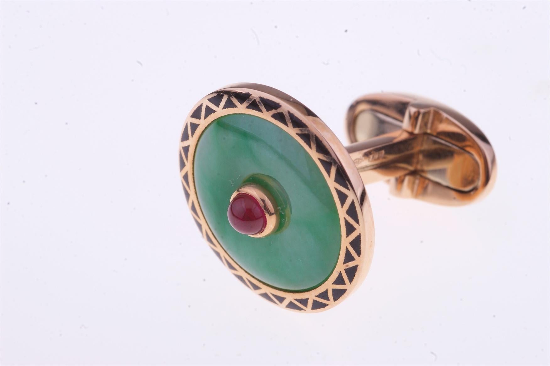 Gemelli da polso rotondi in oro 18kt con giada, rubino centrale e triangoli di smalto In condizioni Nuovo in vendita a Roma, IT