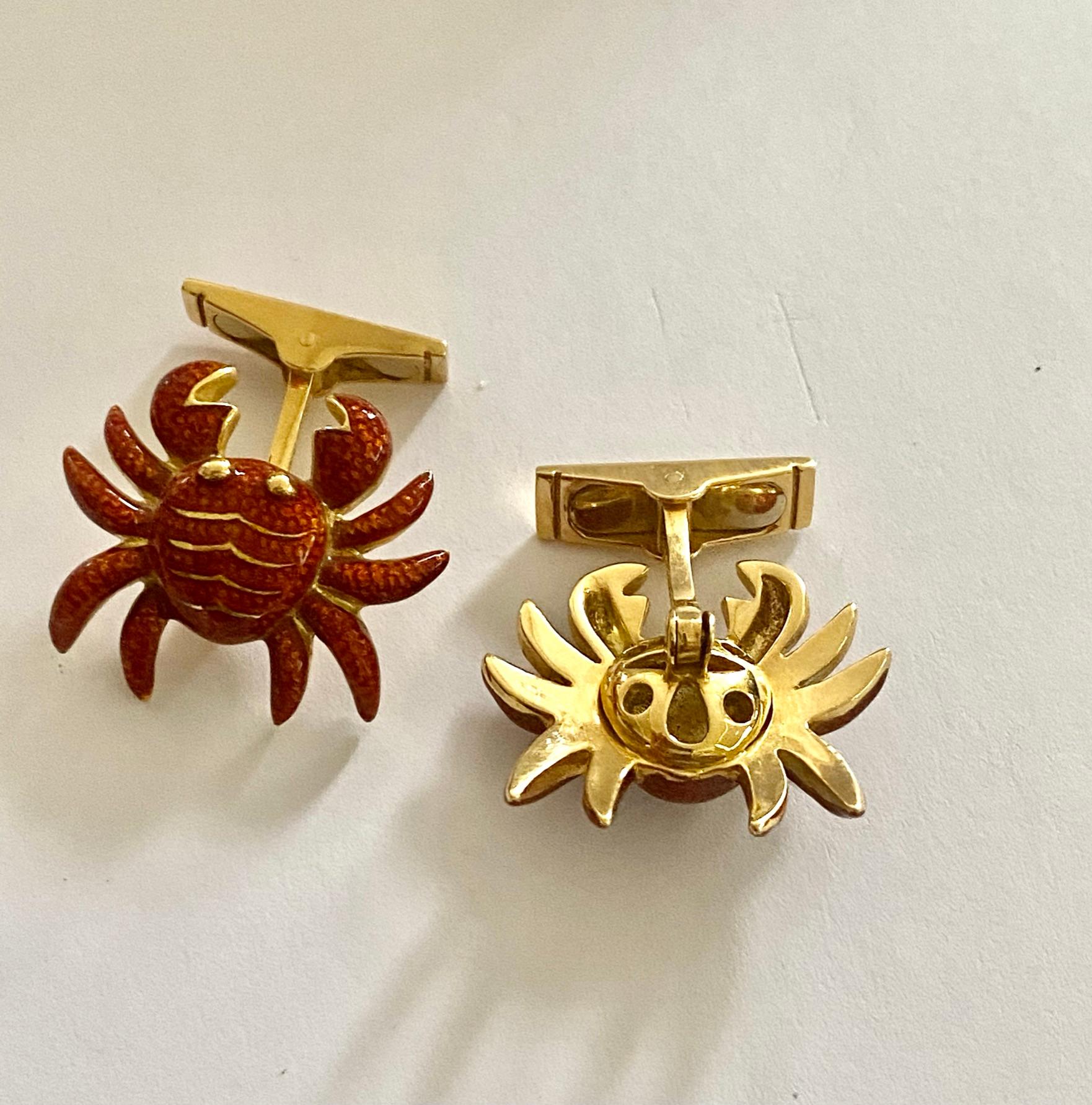 Cufflinks, Yellow Gold and Enamel in the Shape of a Crab Signed: Vaessen In New Condition For Sale In Heerlen, NL