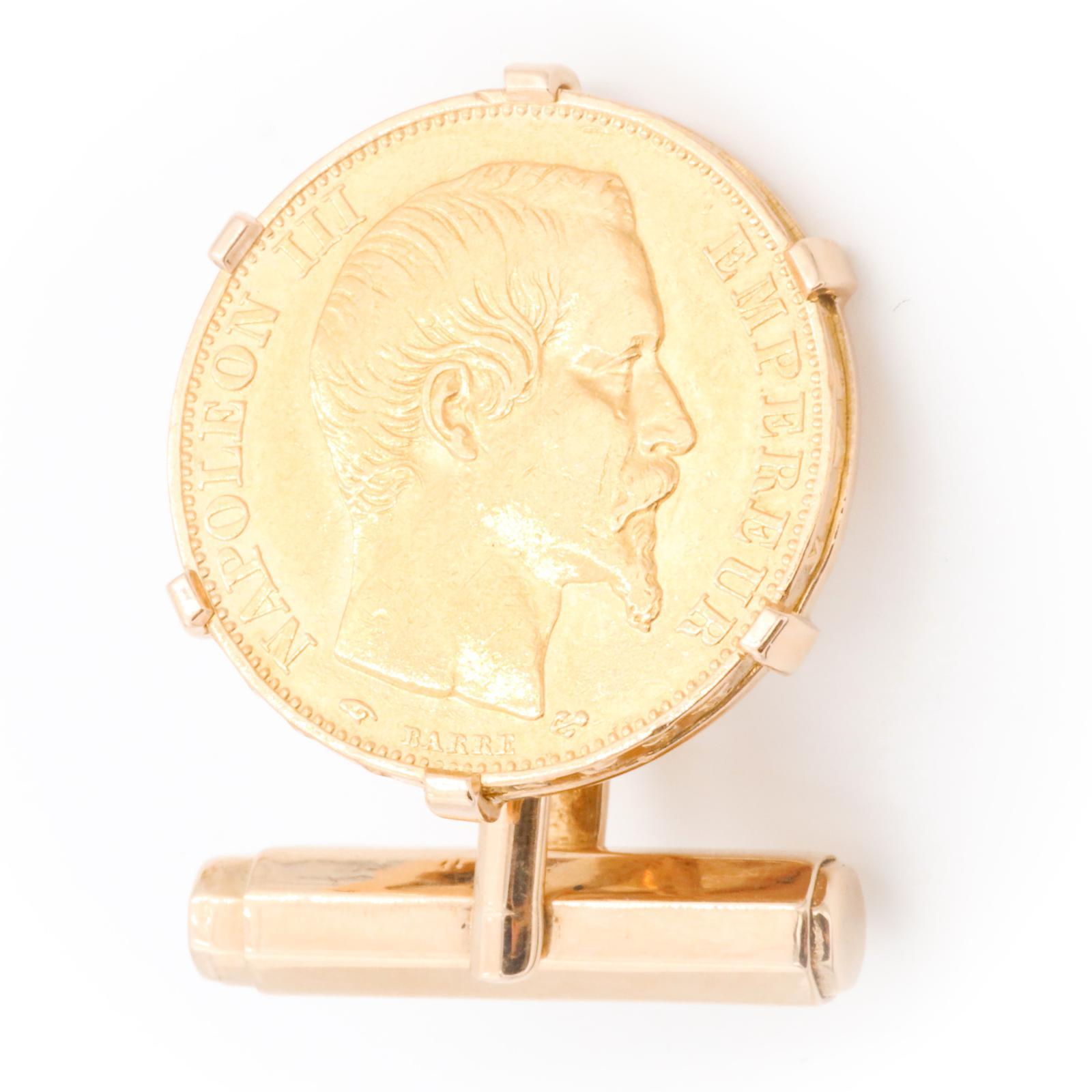 Cufflinks in yellow gold 750 thousandths (18 carats). composed of two pieces of 20 Francs Napoleon III in gold 900 thousandths. diameter piece: 2.09 cm. weight per piece: 6.45 g. dimensions: 2.77 cm x 2.12 cm total weight: 23.78 g. eagle head