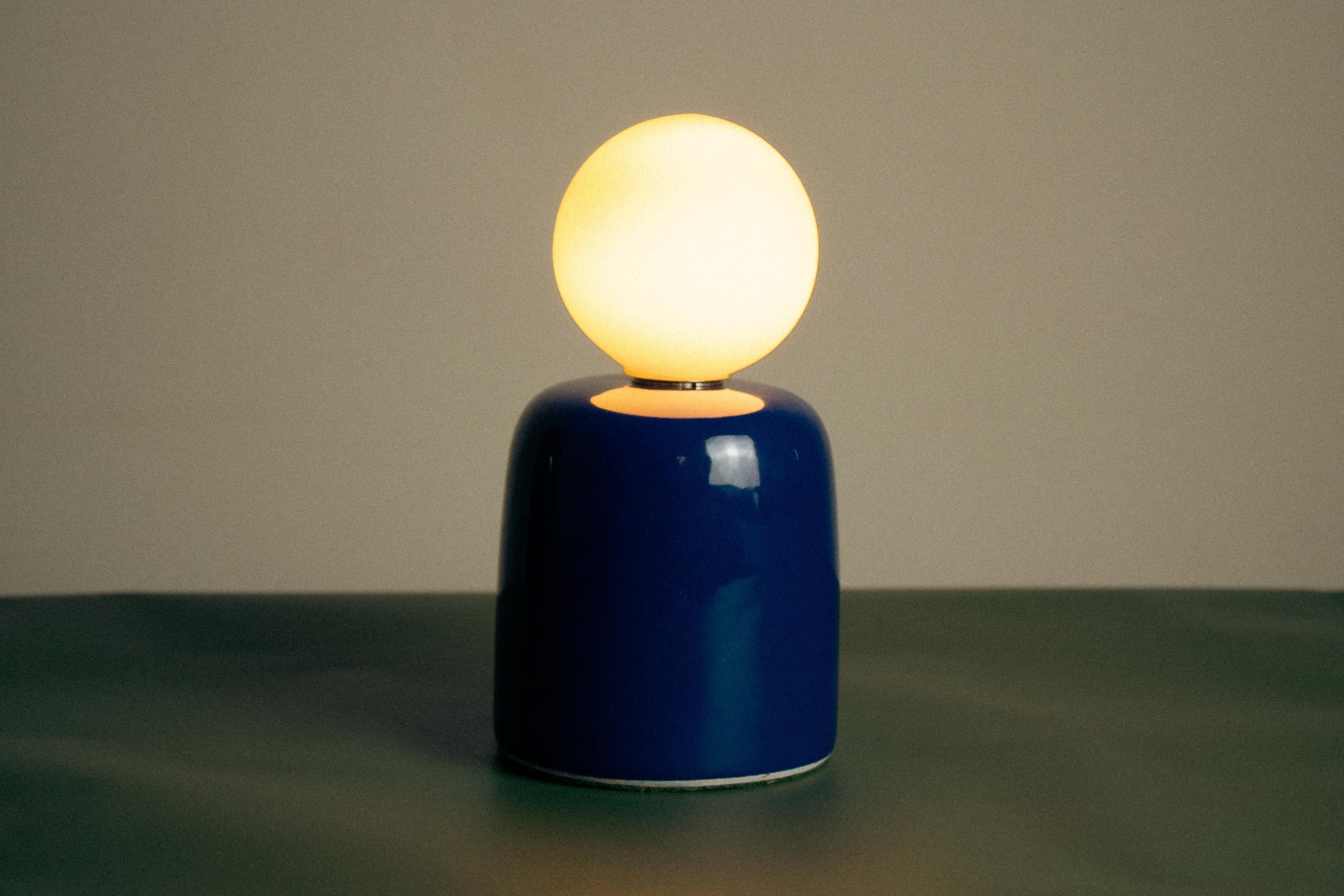 Lampe de table Cuia bleue, collection Romaria en vente 1