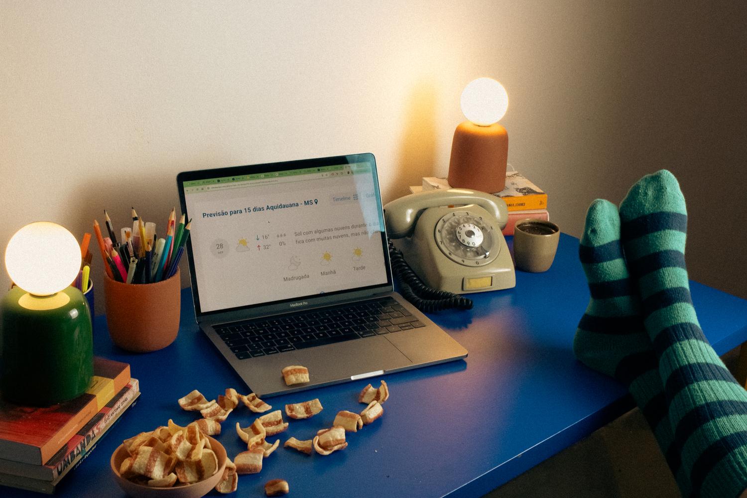 Lampe de table Cuia bleue, collection Romaria en vente 2