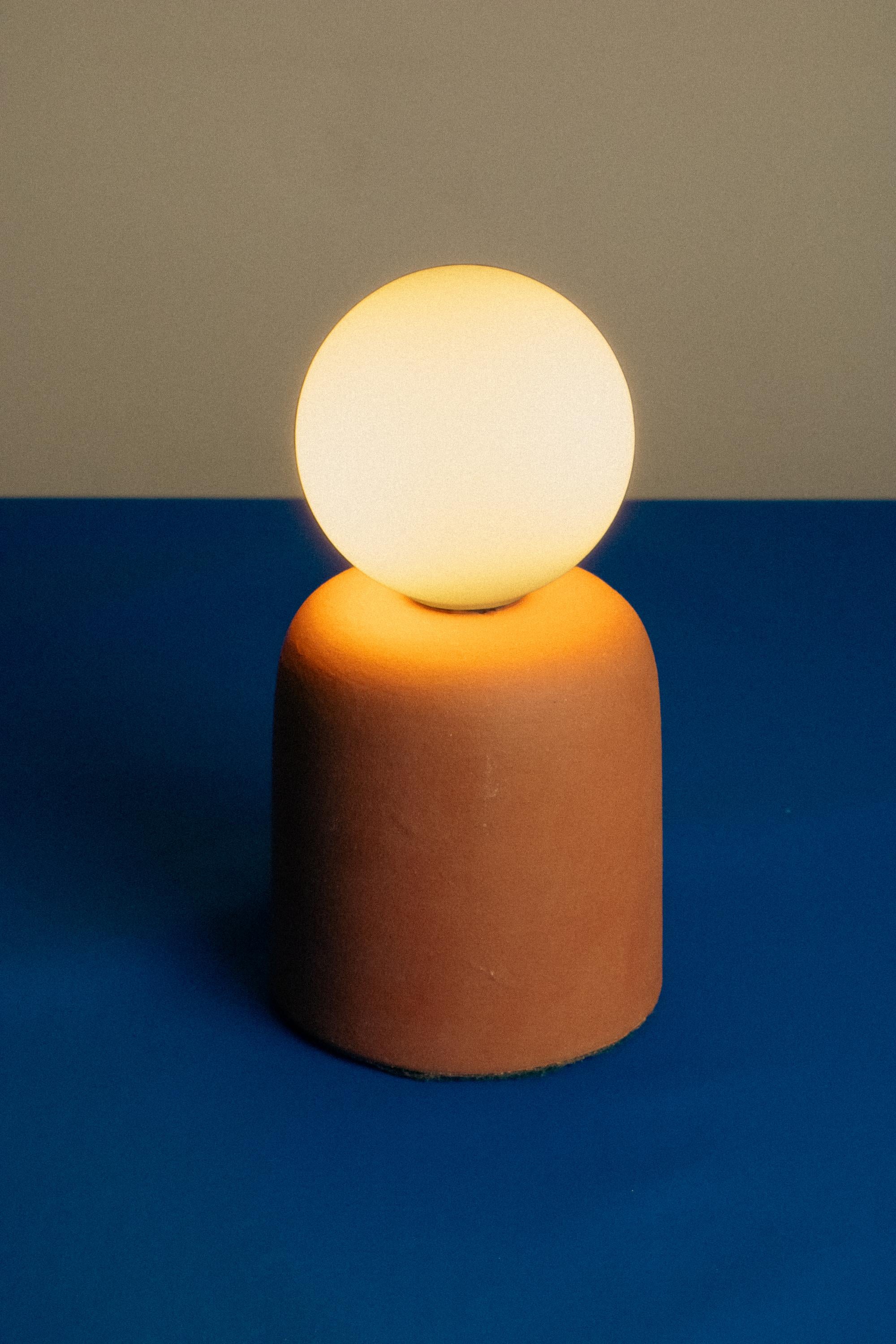 Céramique Lampe de table Cuia en terre cuite - Collection Romaria en vente