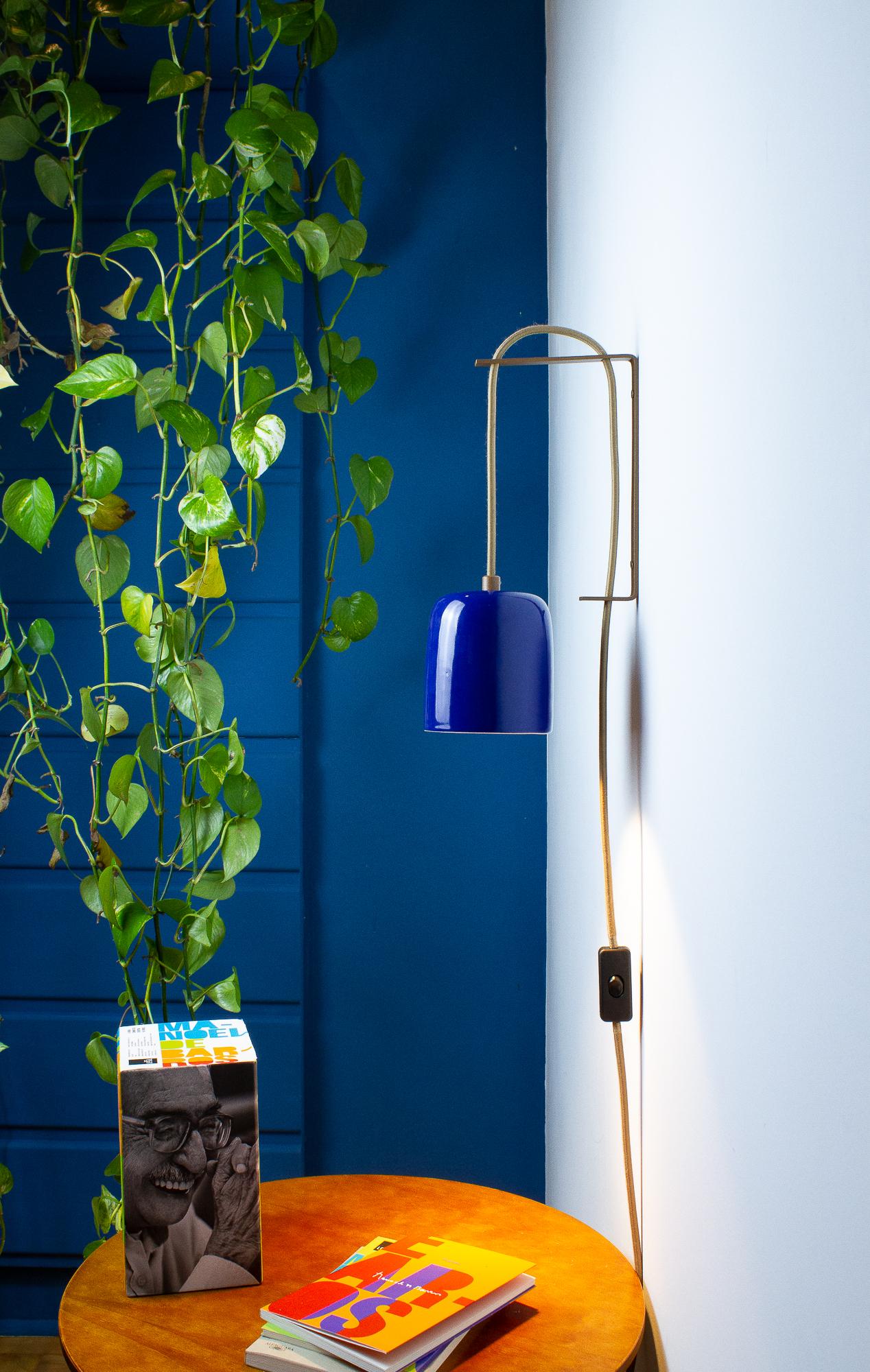 Cuia Wandleuchter - blau - Romaria Kollektion - brasilianische Keramik (21. Jahrhundert und zeitgenössisch) im Angebot