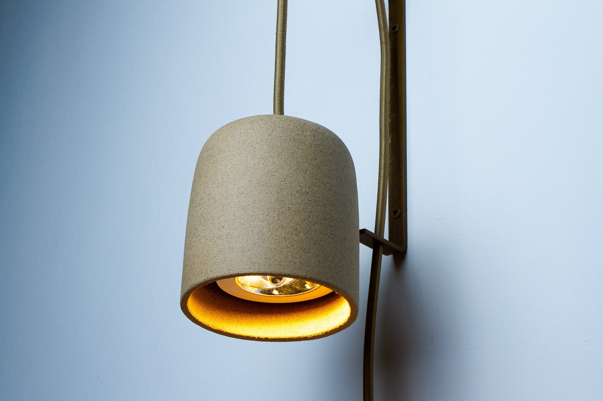 The Cuia wall lamp is part of the Romaria collection, it was developed by Raísa Anderson, the brand's creative, and produced in the interior of São Paulo, from clay, by the hands of Luis Airton, a partner ceramicist with more than 30 years of