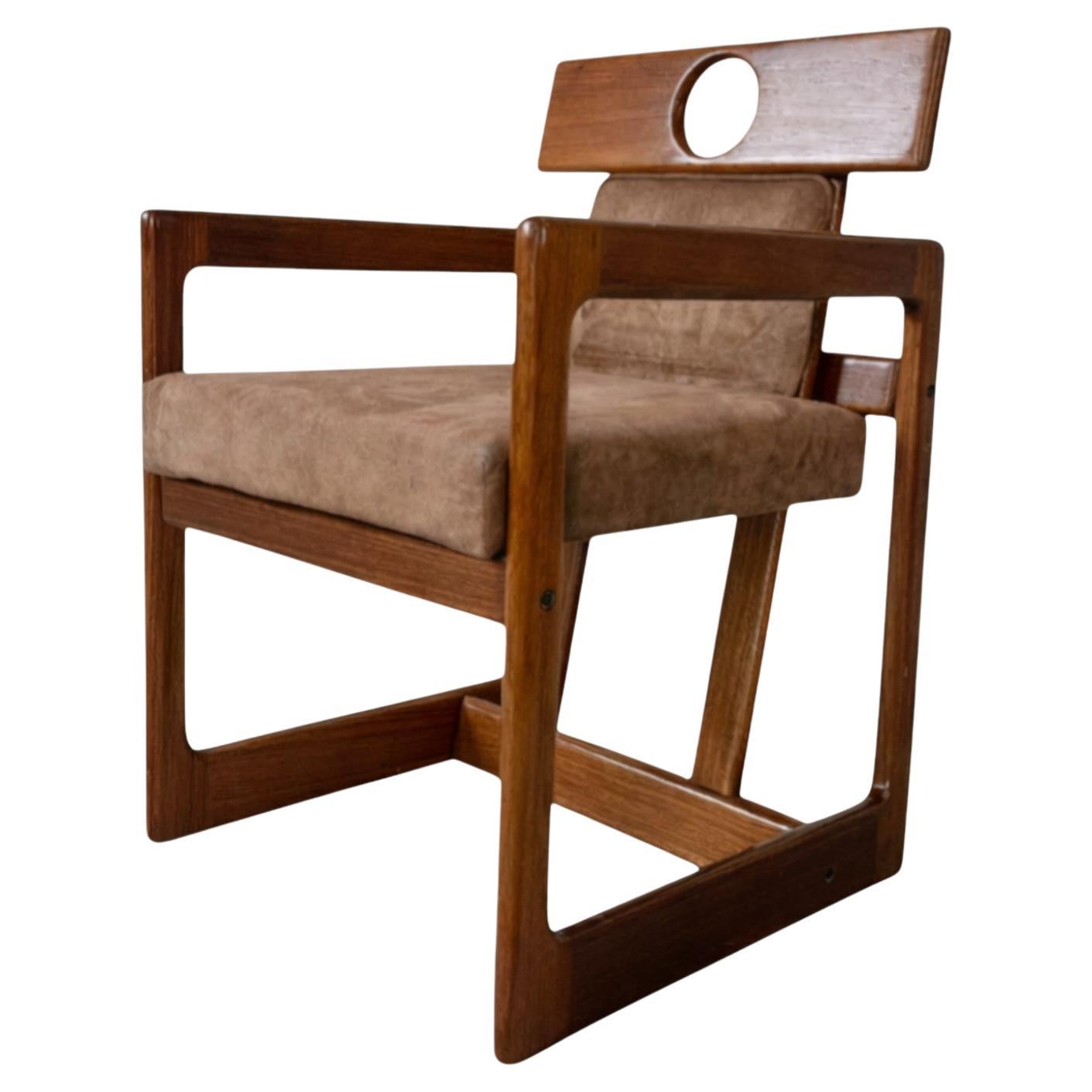 "Cuiaba" Silla de comedor con reposabrazos en madera dura y tela, Sergio Rodrigues, 1970