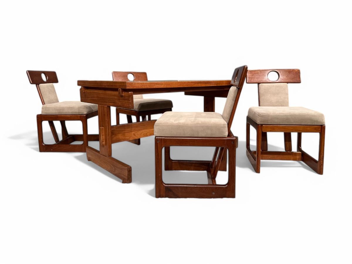 Available today, this “Cuiaba” dining set of of 4 chairs with table designed by Sergio Rodrigues in the seventies is nothing less than the find of the year!

The table and four chairs have been beautifully restored and are in great condition. The