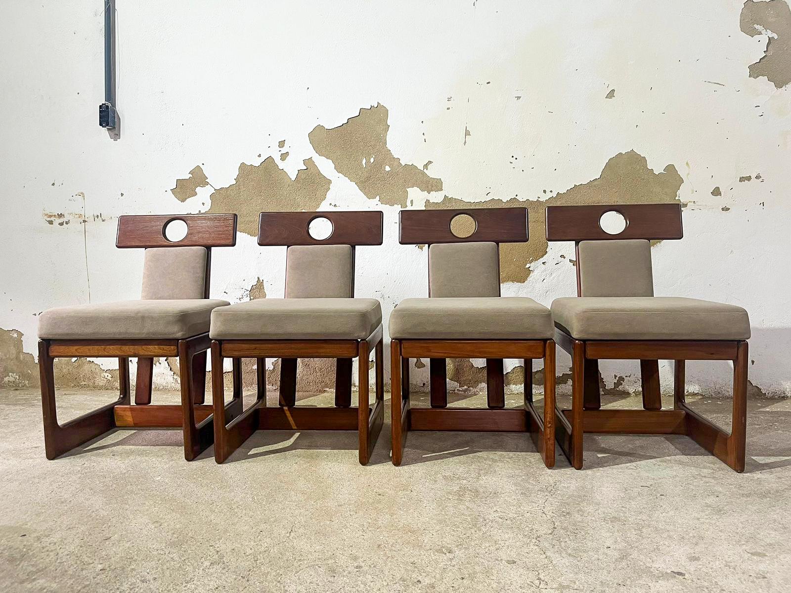 “Cuiaba” Set of of 4 Chairs in Hardwood and Fabric by Sergio Rodrigues, 1970’s  For Sale 4