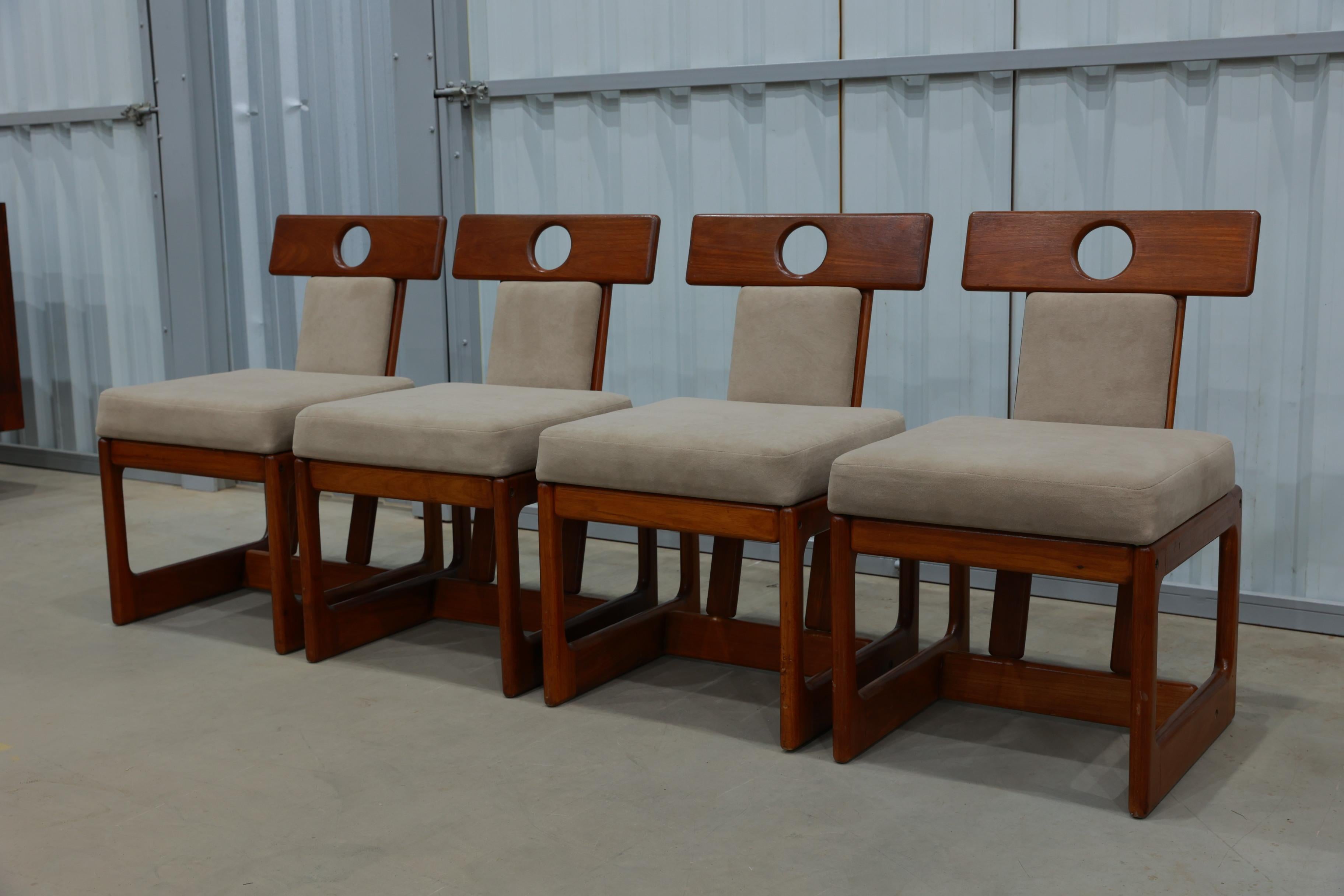 Available today in NYC with FREE DOMESTIC SHIPPING included, this
“Cuiaba” Set of of 4 Chairs in Hardwood and Fabric by Sergio Rodrigues, 1970’s is nothing less than the find of the year!

The chairs have been restored and are in excellent