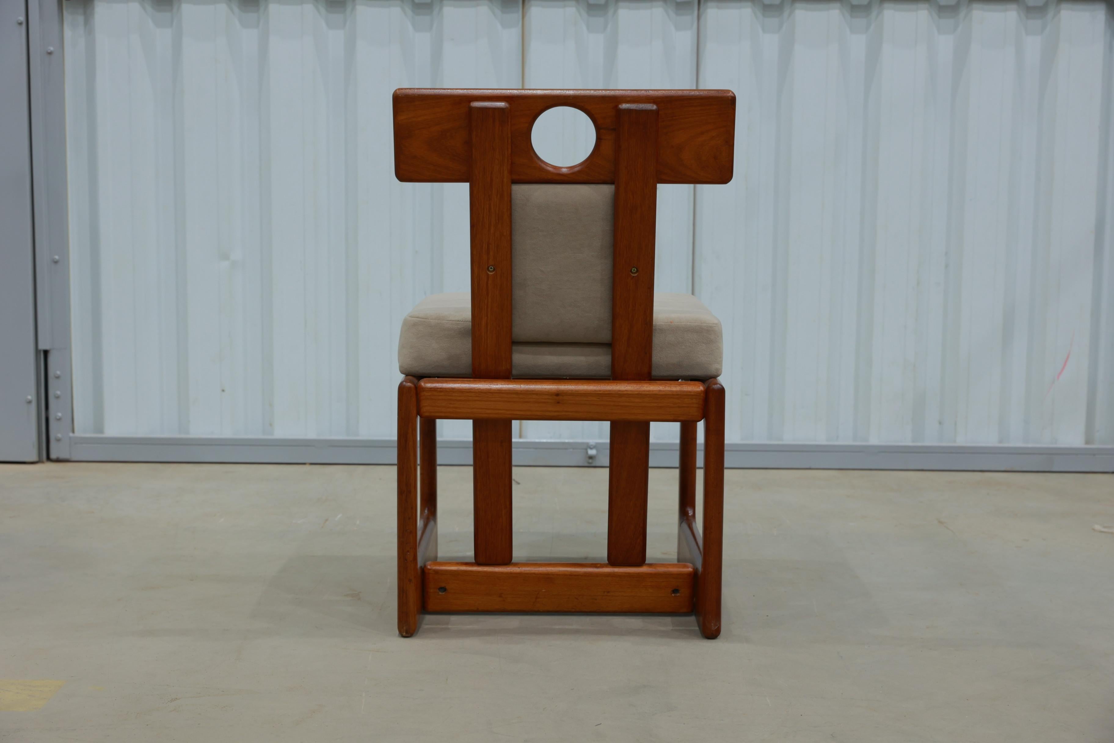 “Cuiaba” Set of of 4 Chairs in Hardwood and Fabric by Sergio Rodrigues, 1970’s  In Good Condition For Sale In New York, NY