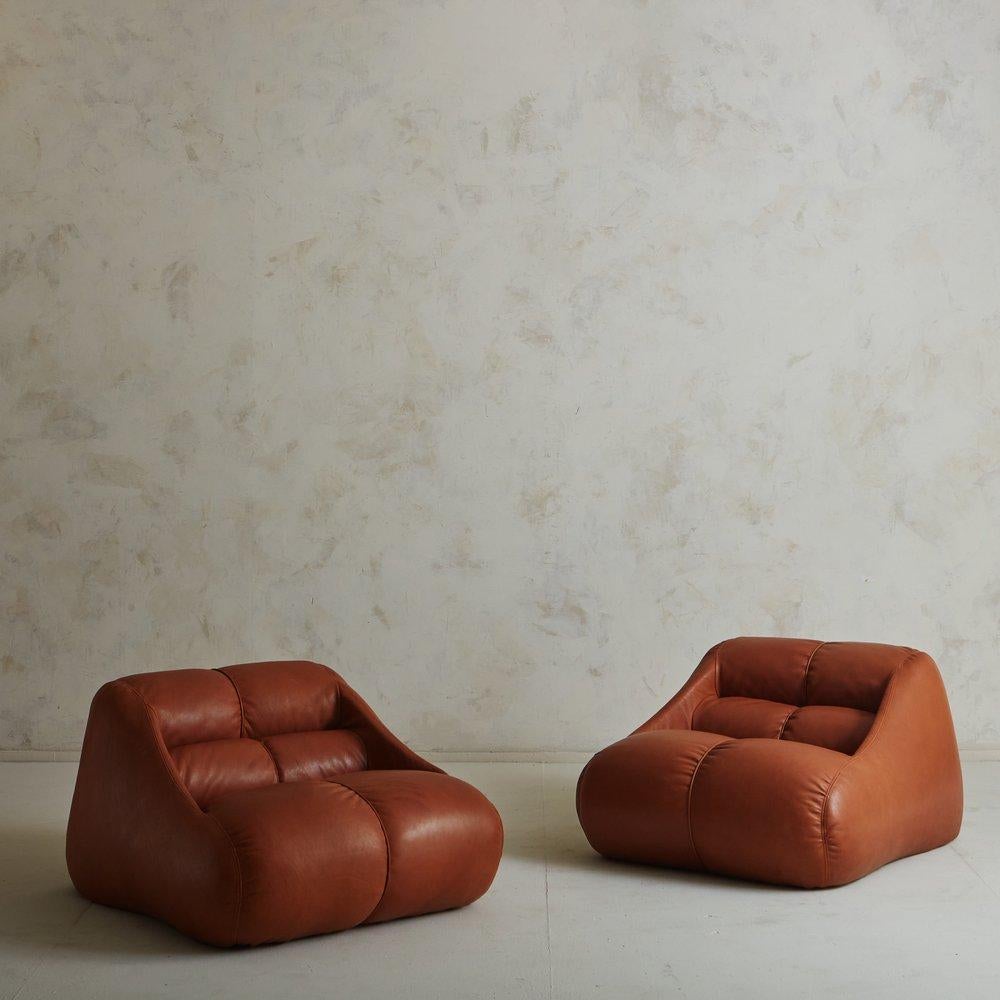 A pair of Cuingam lounge chairs designed by Jonathan De Pas, Donato D’Urbino and Paolo Lomazzi for BBB Bonacina in 1976. These stately chairs retain their original cognac leather with ruched detailing. Imprinted ‘BBB Cuingam Modello Depositato Meda