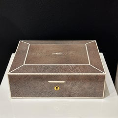 Cuir d'Ocean France Montre et boîte à boutons de manchette en galuchat sur mesure avec garniture en os et clé