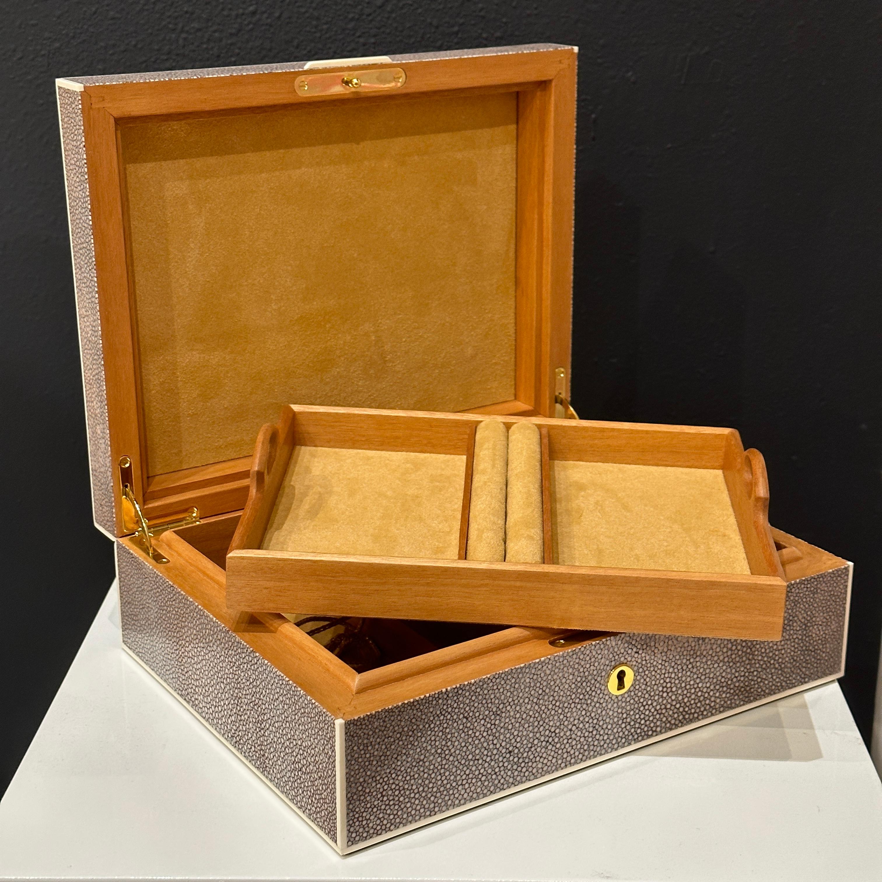 Cuir d'Ocean France Bespoke Shagreen Watch and Cufflink Box w Bone Trim and Key In Good Condition For Sale In Cathedral City, CA