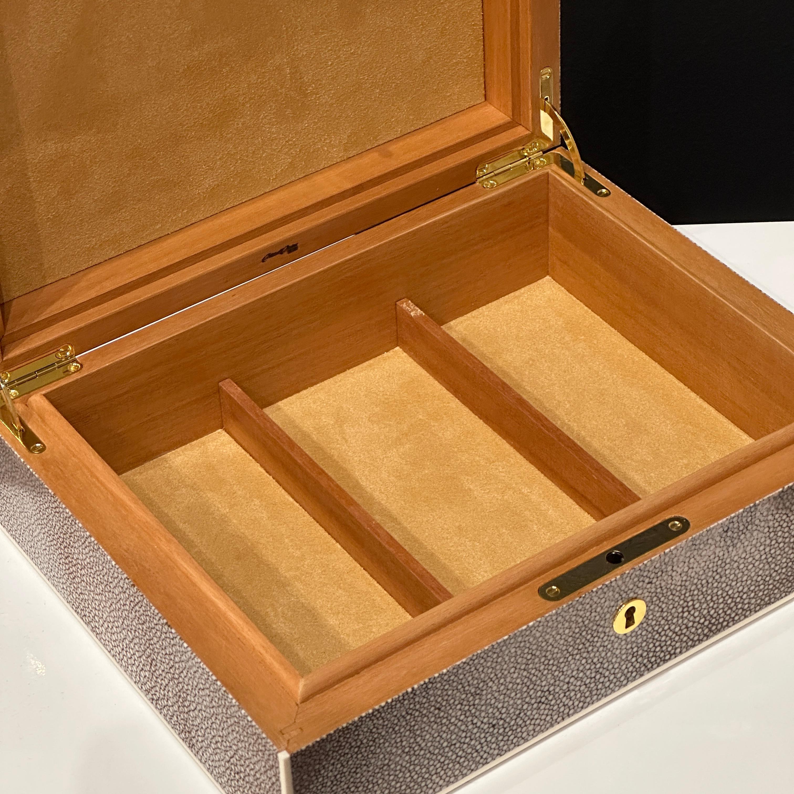 Cuir d'Ocean France Bespoke Shagreen Uhr und Manschettenknopf Box w Knochen Trim und Schlüssel (20. Jahrhundert) im Angebot