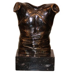 Sculpture en bronze "Cuirasse" d'Igor Mitoraj, 20e siècle