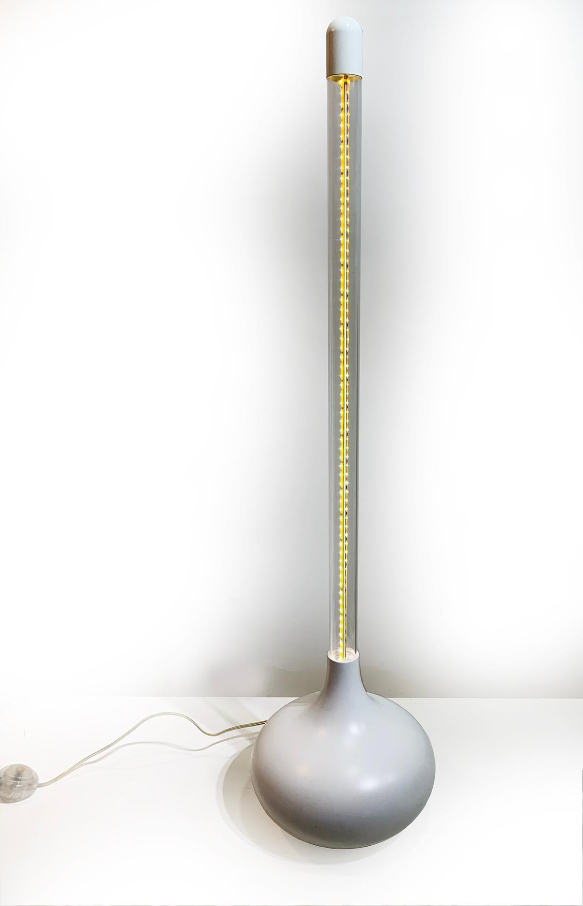 L'esthétique de l'équilibre, les bien nommées lampes Culbuto jouent avec l'idée d'équilibre.
Conçu par une jeune agence française 