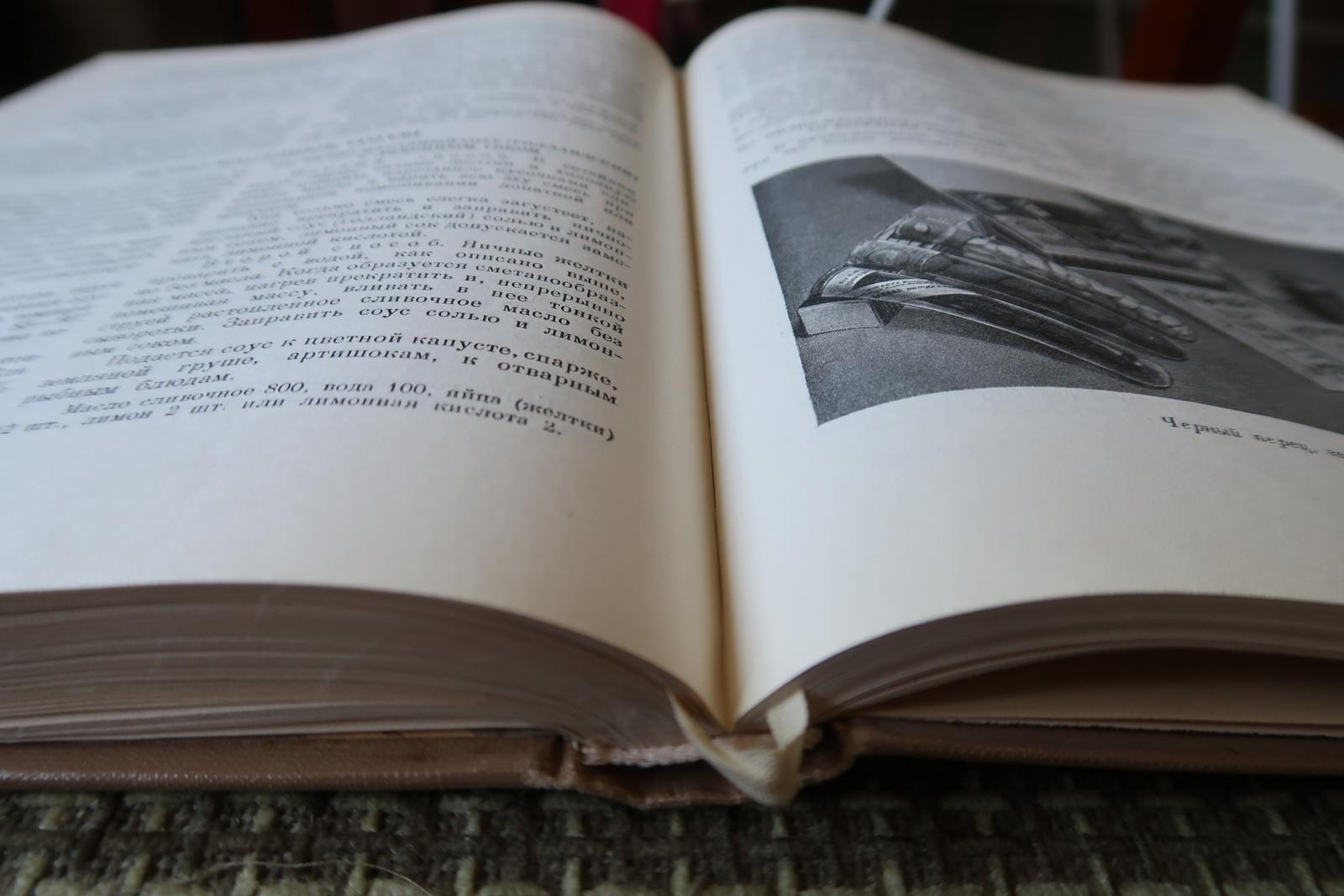 « Culinary Treasures: Vintage Cookbook from USSR, c.1959, 1J154 » en vente 3