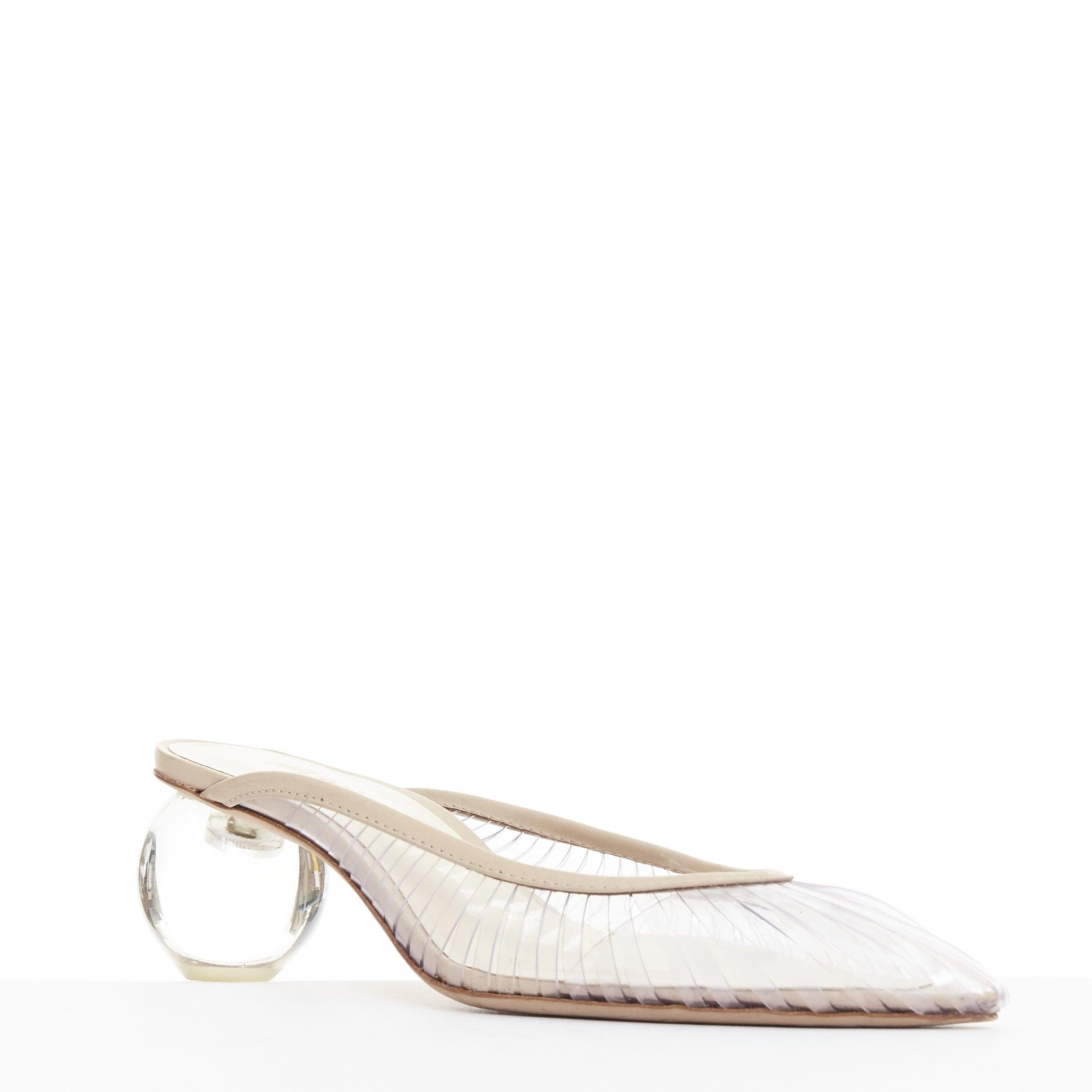 CULT GAIA Alia durchsichtige PVC-Kugeln Absatz Vinyl nude Lederbesatz Pantoletten EU35
Referenz: ZETO/A00010
Marke: Cult Gaia
Modell: Alia
MATERIAL: PVC, Leder
Farbe: Klar, Nackt
Muster: Solide
Verschluss: Slip On
Innenfutter: Nacktes