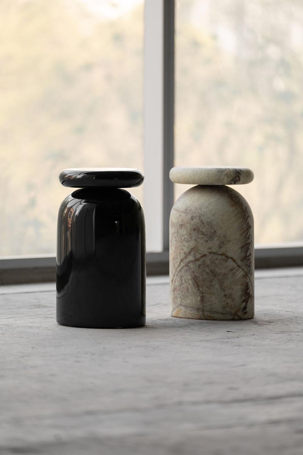 Cult Hocker, skulpturaler Beistelltisch, mexikanischer grüner Onyx (Geschnitzt) im Angebot