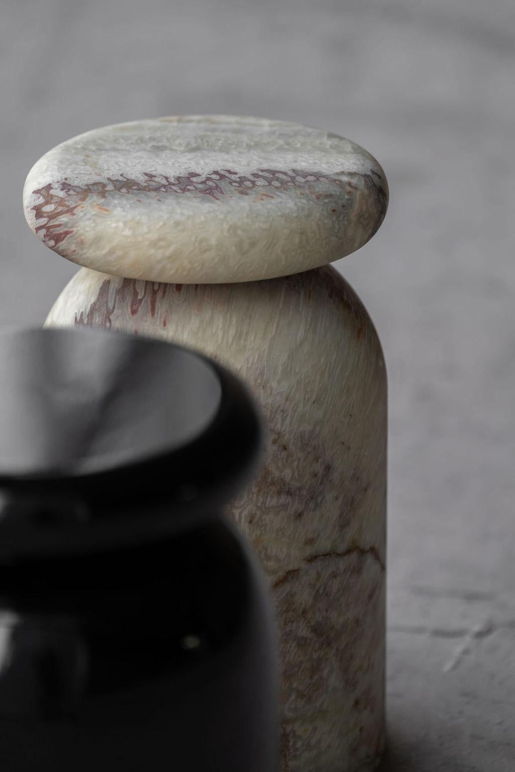 Cult Hocker, skulpturaler Beistelltisch, mexikanischer grüner Onyx im Zustand „Neu“ im Angebot in Ciudad de México, CDMX