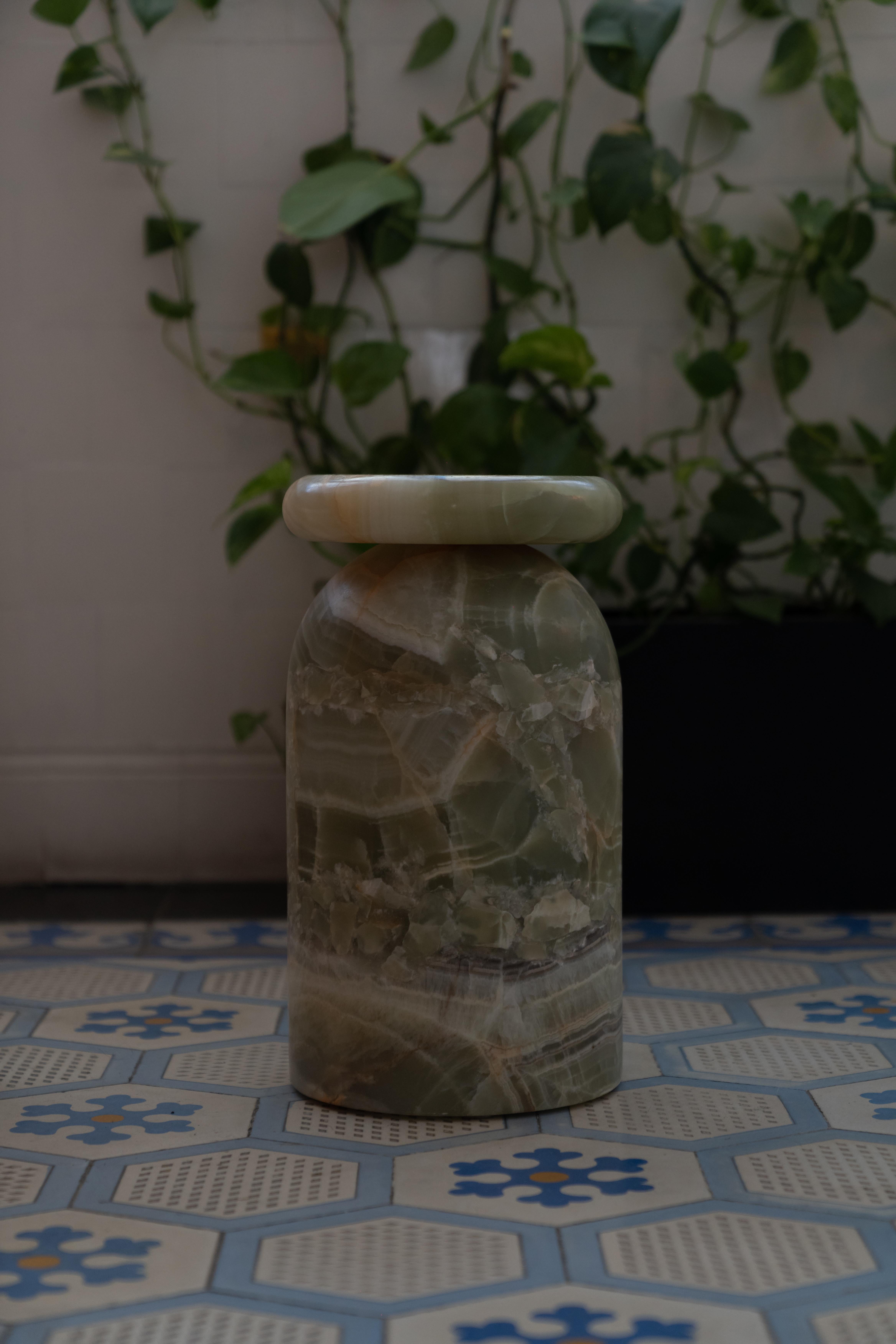 Cult Hocker, skulpturaler Beistelltisch, mexikanischer grüner Onyx im Angebot 1