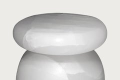 Sgabello Cult, Tavolino scultoreo, Onice ghiaccio messicano / Marmo