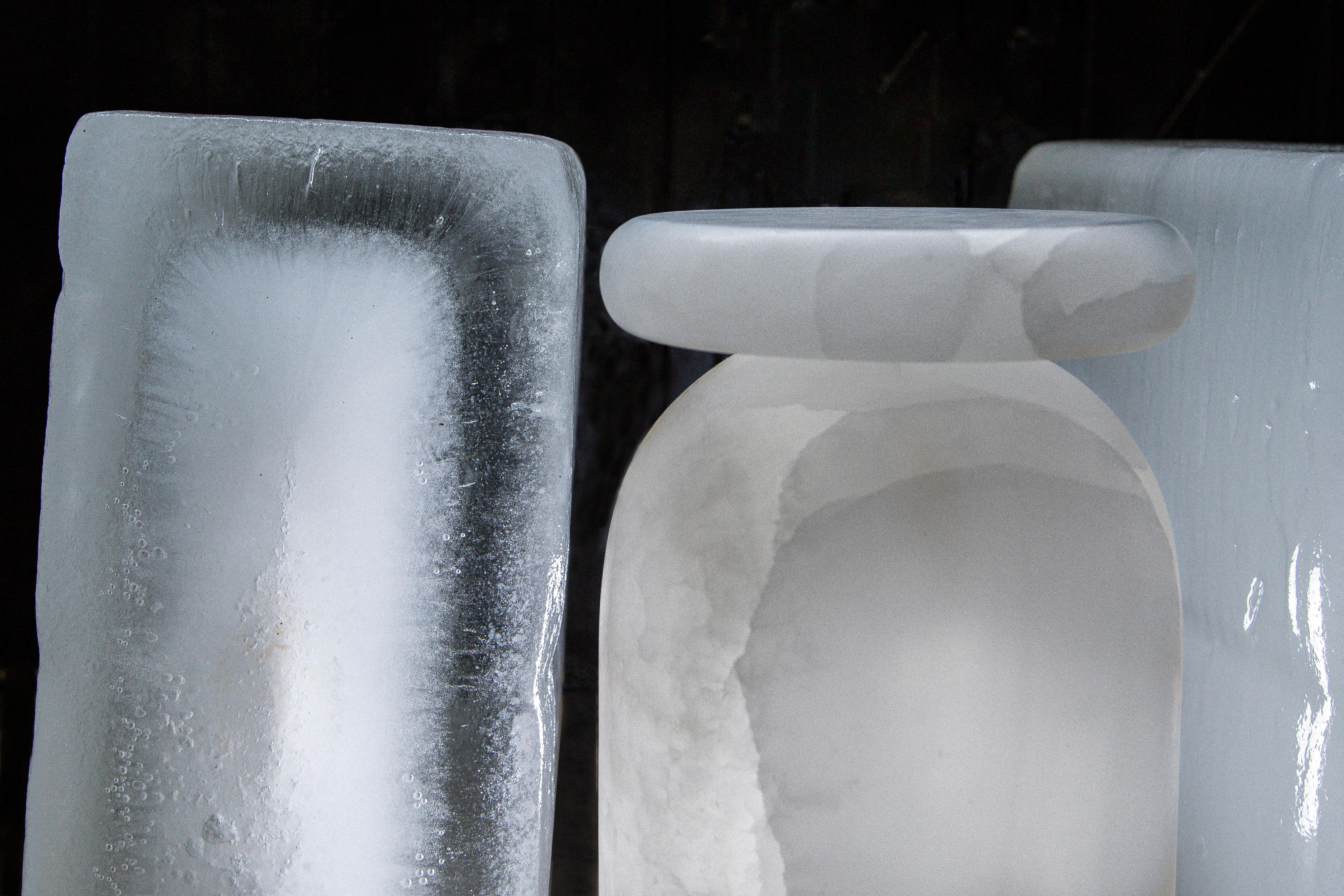 Postmoderne Tabouret Cult sculptural, onyx de glace mexicain / marbre