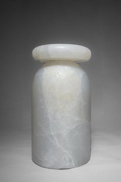 Sgabello di culto, sgabello scultoreo, marmo onice messicano intagliato a mano, Panorammma