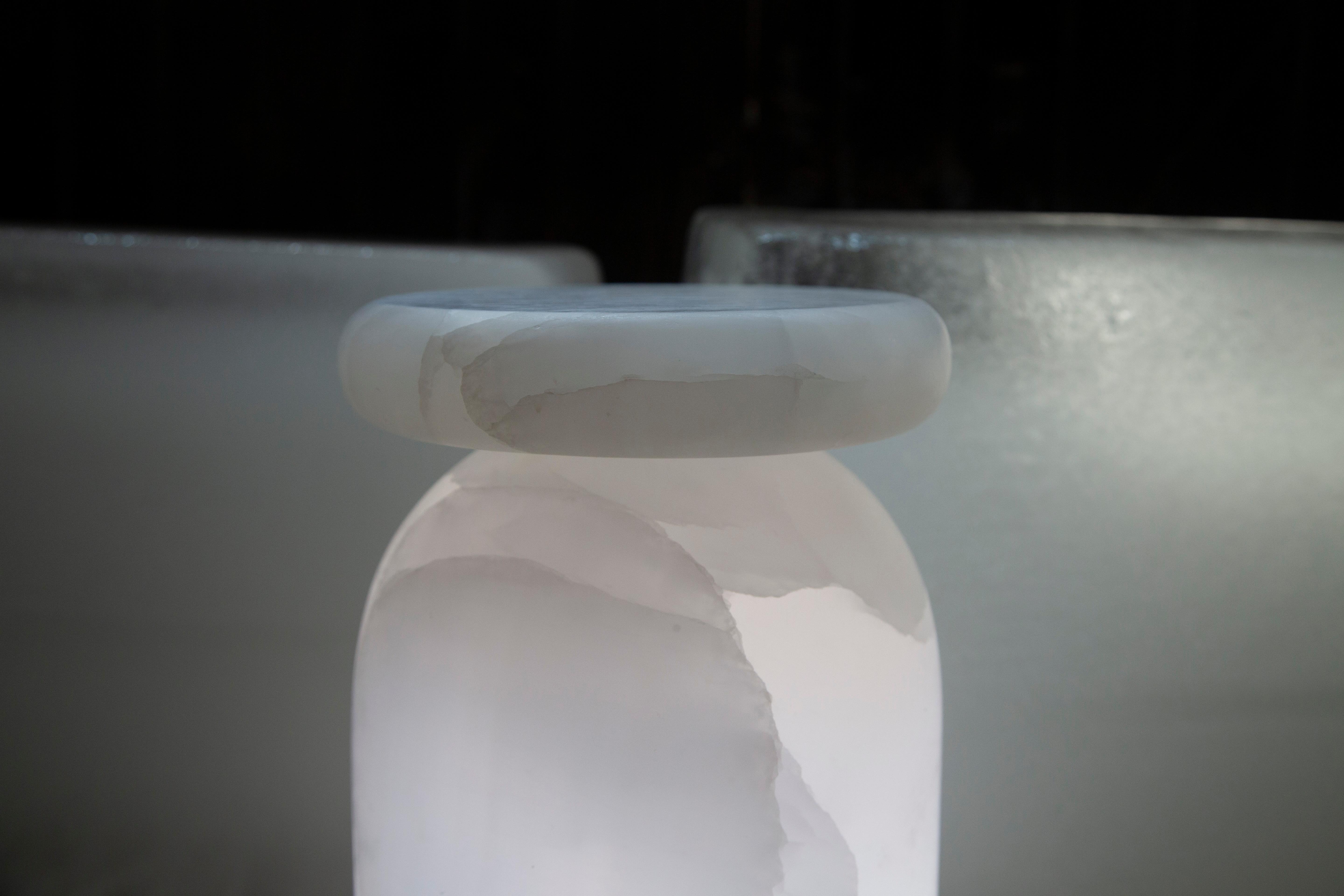 Tabouret Cult sculptural, onyx de glace mexicain / marbre Neuf - En vente à Ciudad de México, CDMX