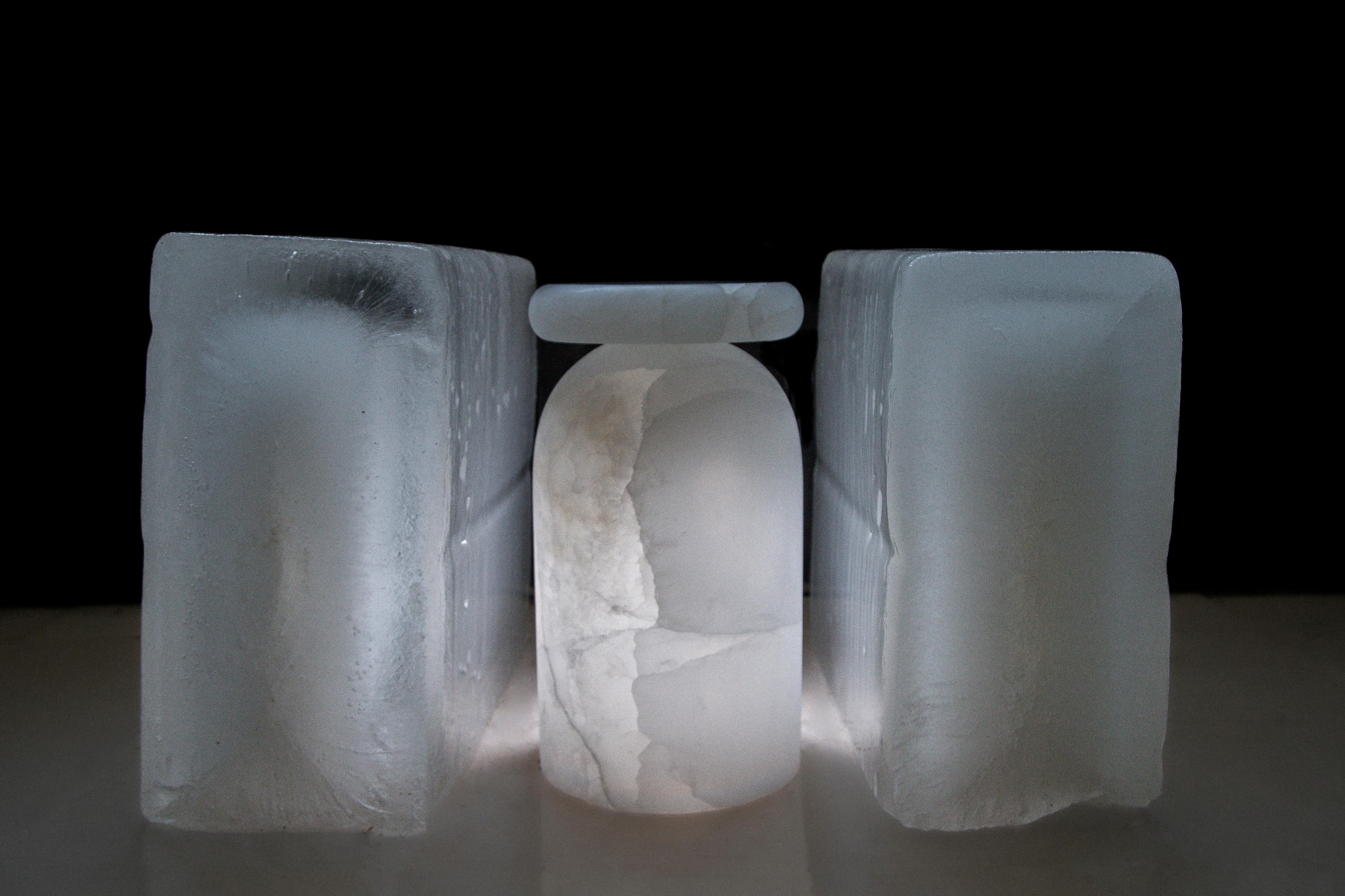 Tabouret Cult sculptural, onyx de glace mexicain / marbre en vente 1