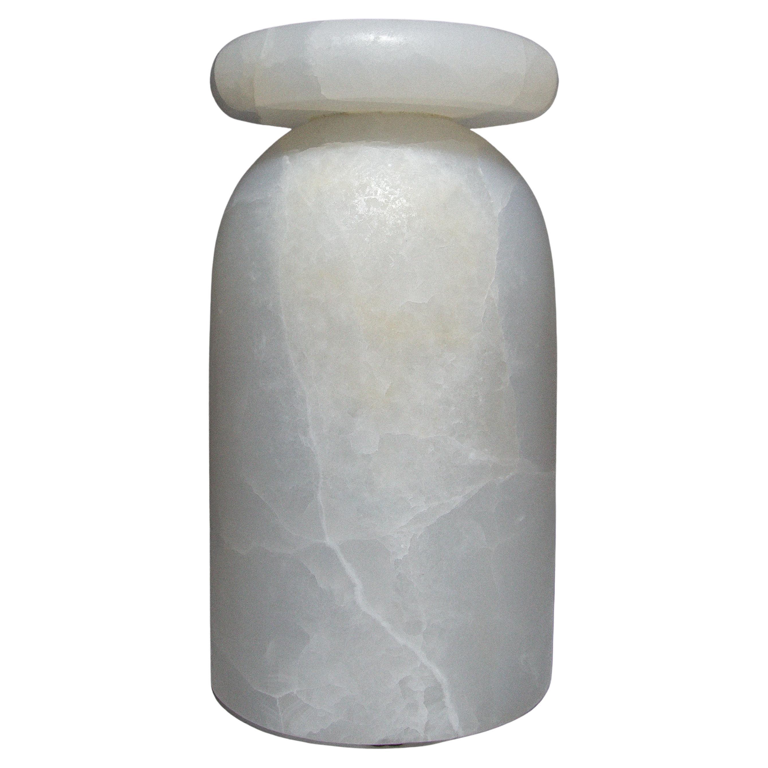 Sgabello Cult, Tavolino scultoreo, Onice ghiaccio messicano / Marmo