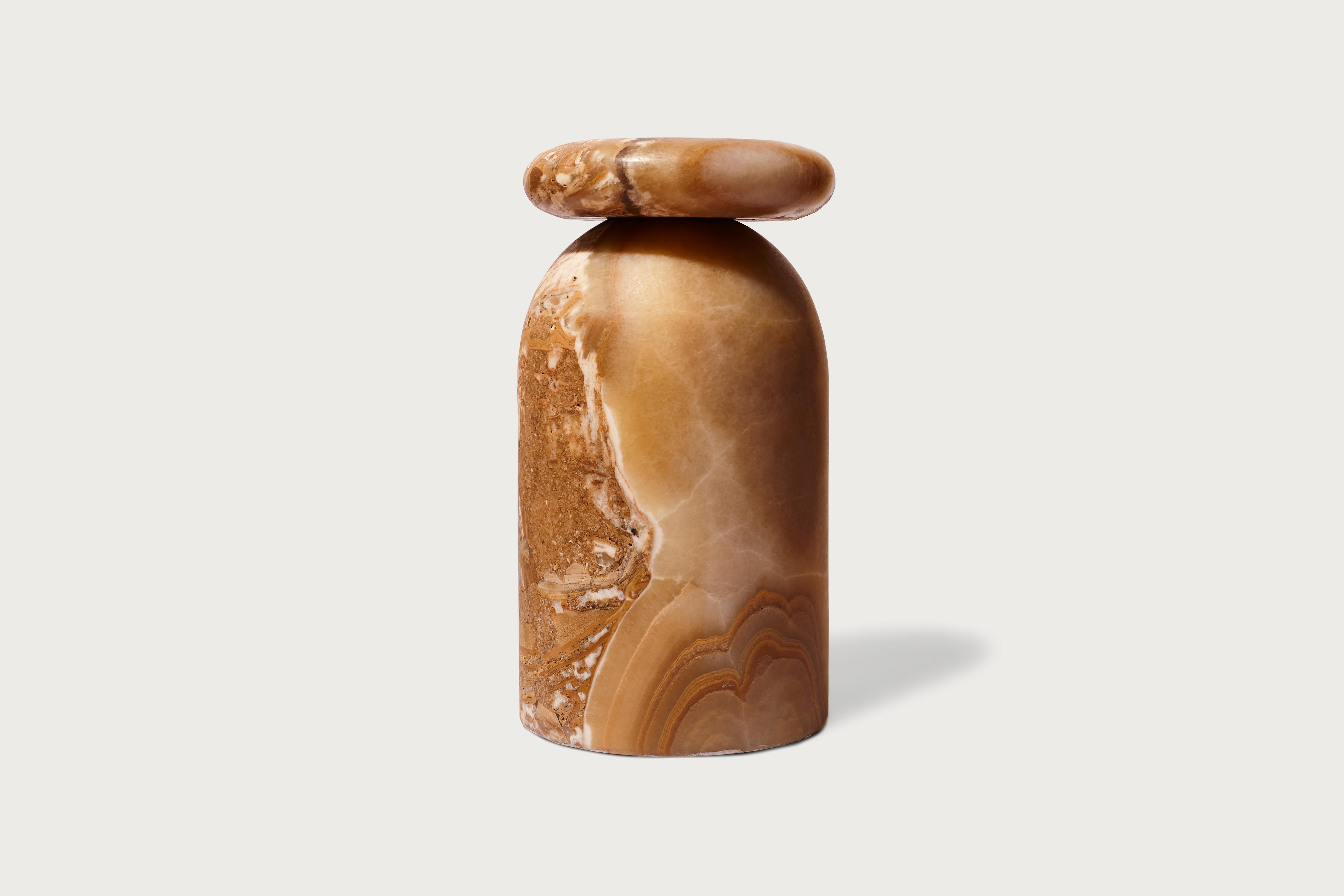 XXI secolo e contemporaneo Sgabello Cult, tavolino scultoreo, conglomerato di marmo onice messicano in vendita