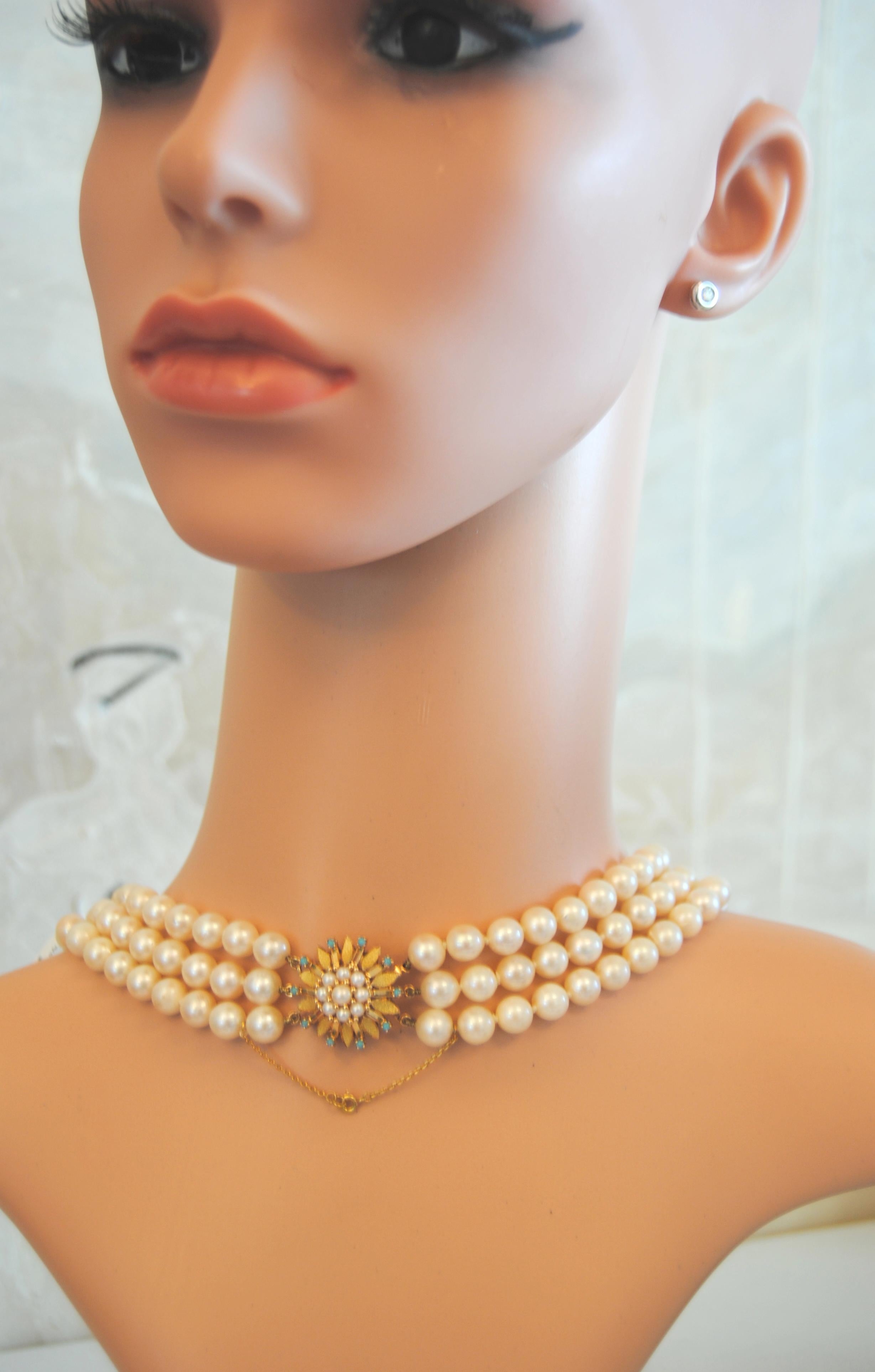 Retro Cultivated 3-Strand Necklace with 18 Karat Gold and Turquoise Broche