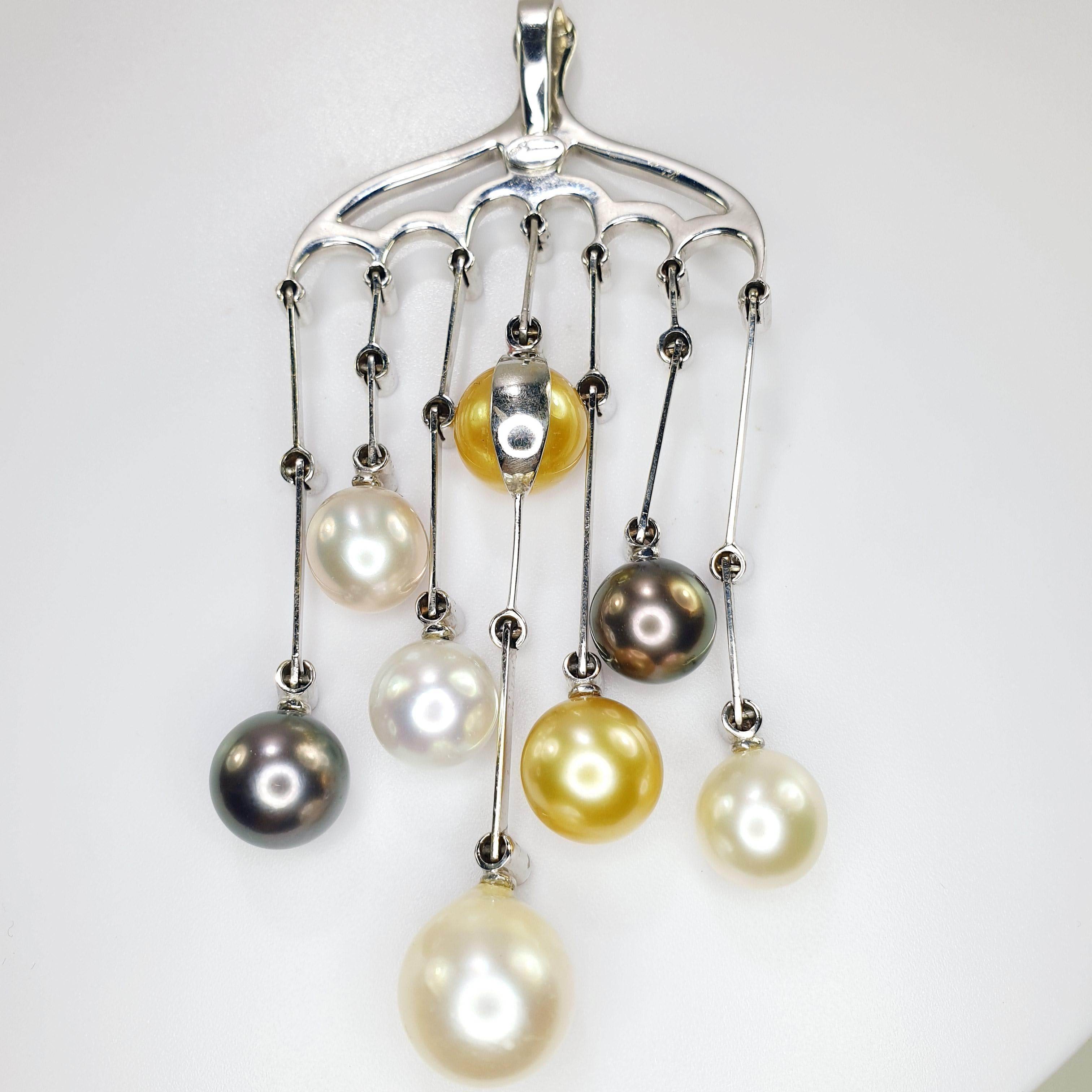 Néoclassique Pendentif symphonie en or 18 carats et diamants avec perles multicolores cultivées en vente