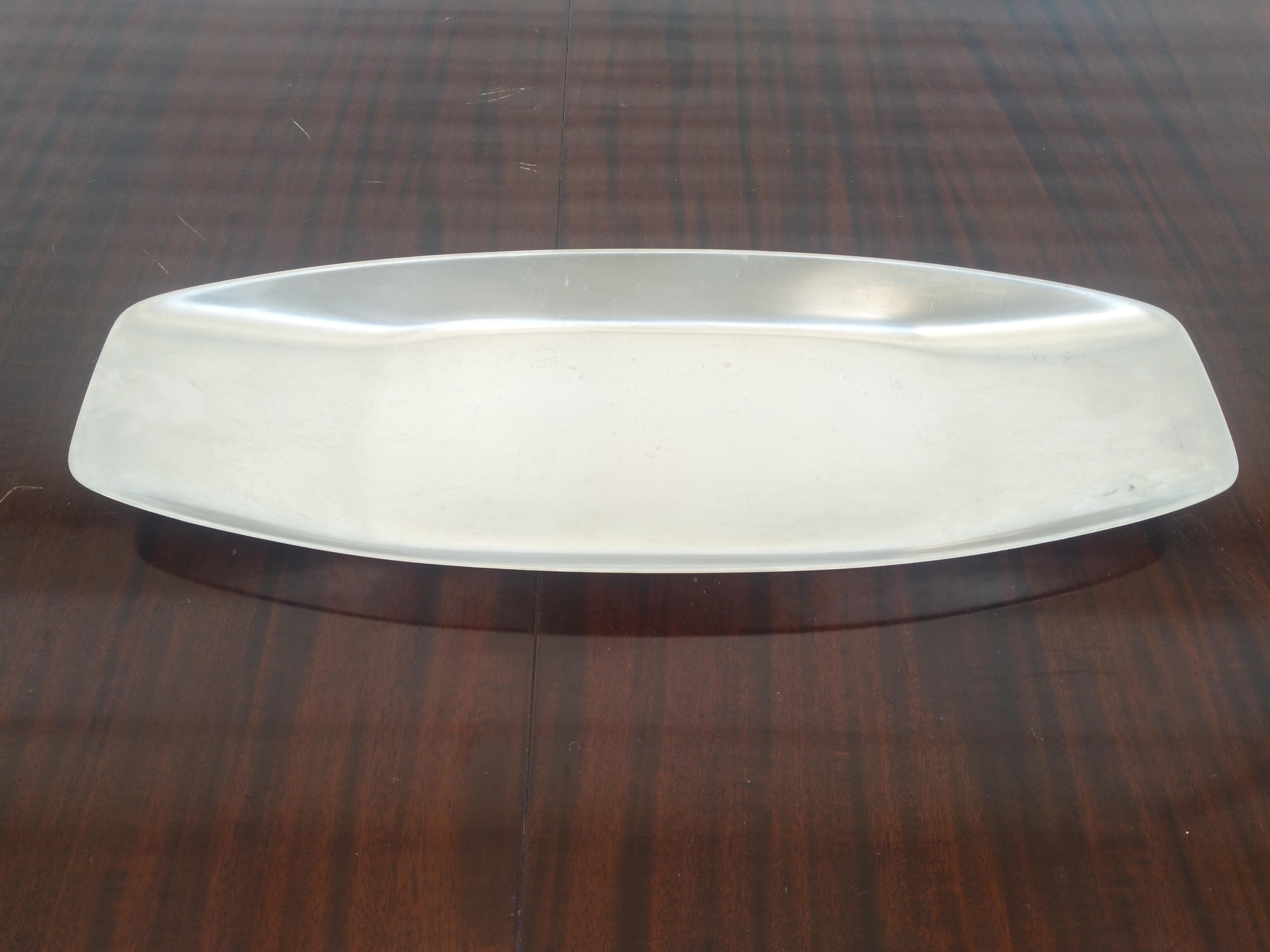 italien Cultura - Plat de service profilé en acier inoxydable en vente