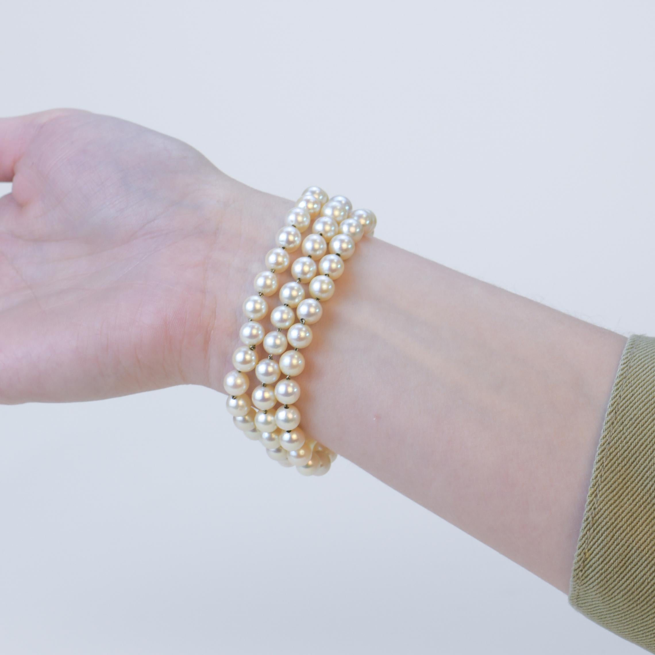 Taille brillant Bracelet en or blanc 18 carats avec perles culturelles et diamants en vente