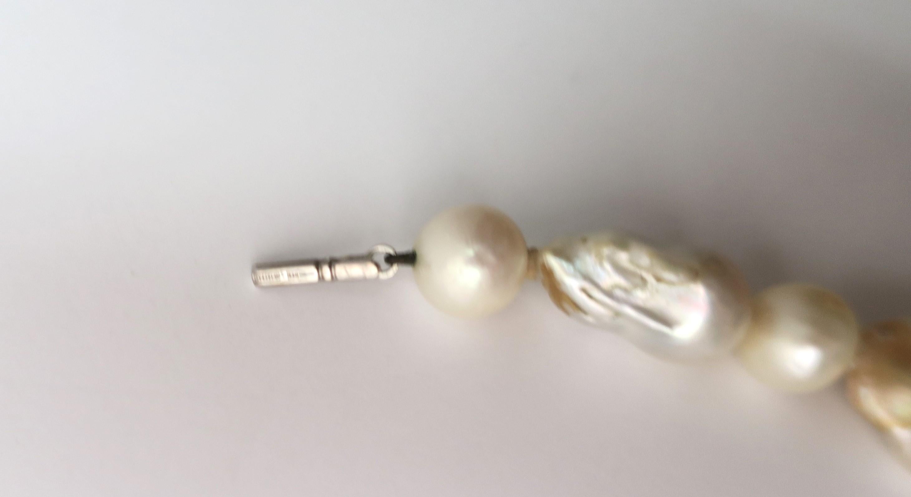 Cultured and Baroque Pearls and Coral Beads 18-Karat Gold Necklace For Sale 7