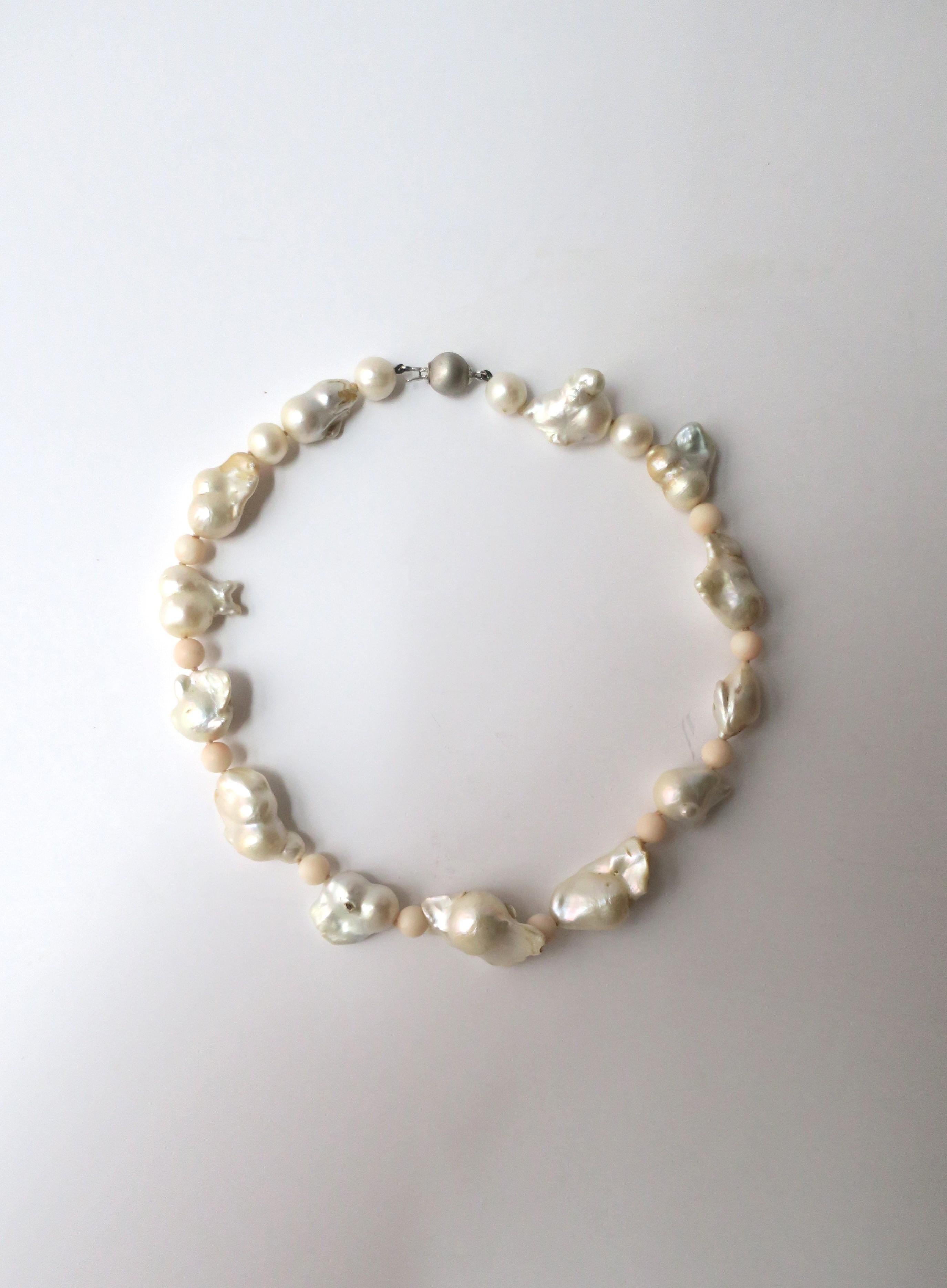 Cultured and Baroque Pearls and Coral Beads 18-Karat Gold Necklace For Sale 2